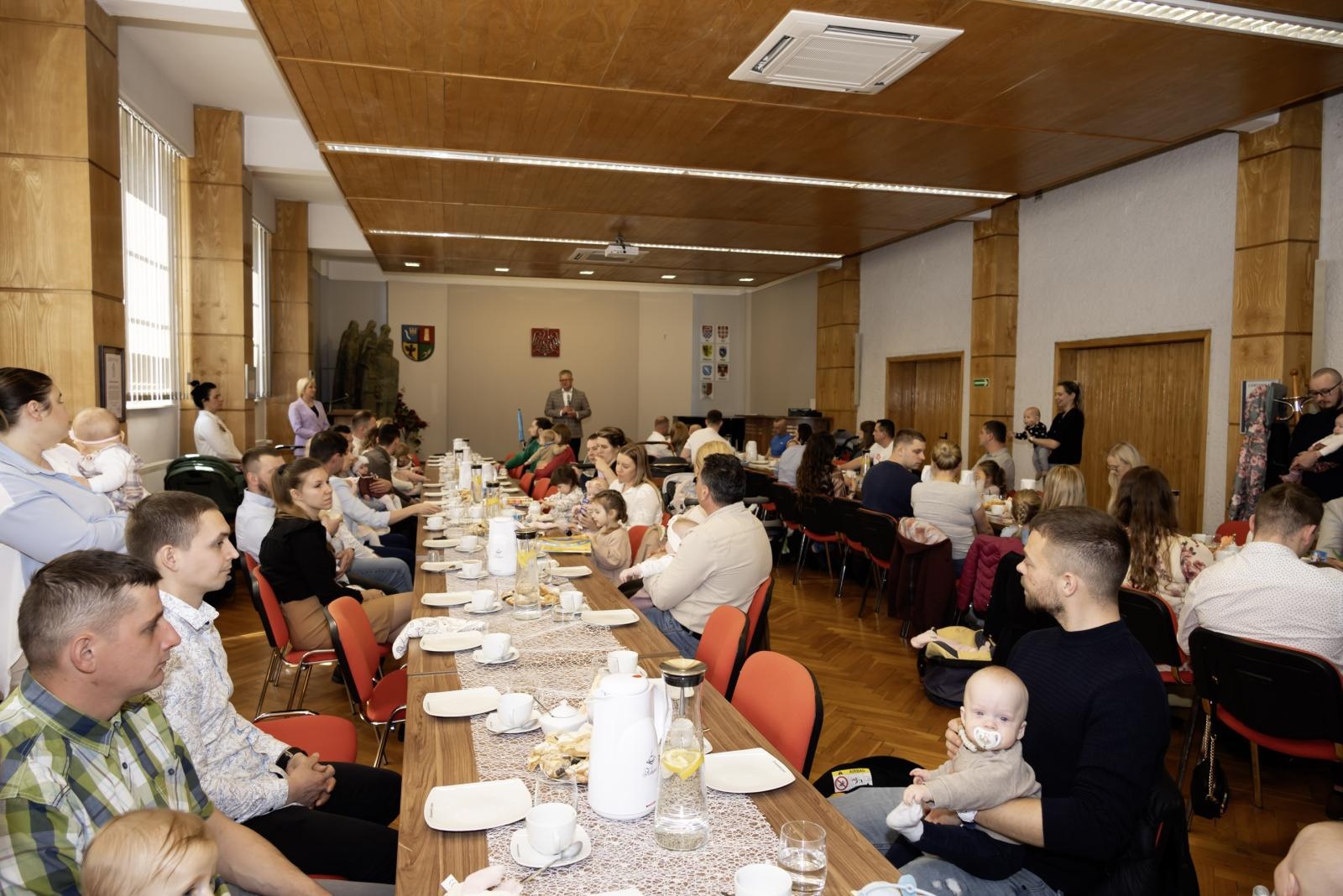 Zdjęcie w galerii na portalu naszraciborz.pl: W Krzyżanowicach przywitano najmłodszych mieszkańców gminy wiadomości z regionu