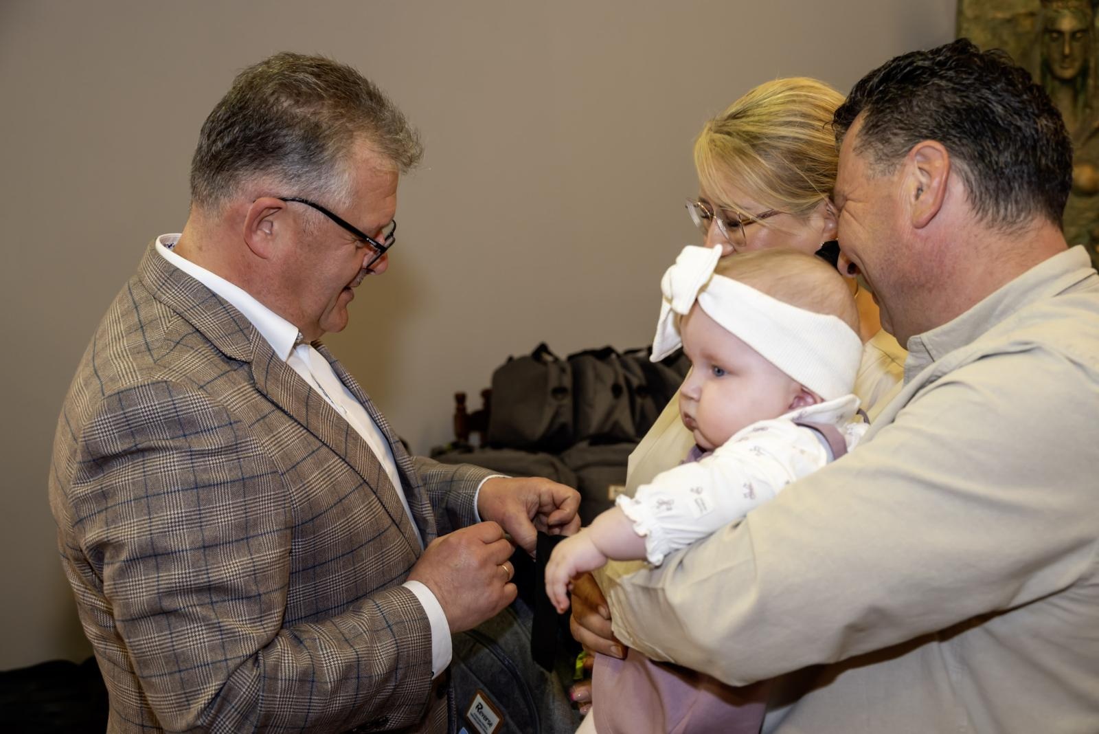 Zdjęcie w galerii na portalu naszraciborz.pl: W Krzyżanowicach przywitano najmłodszych mieszkańców gminy wiadomości z regionu