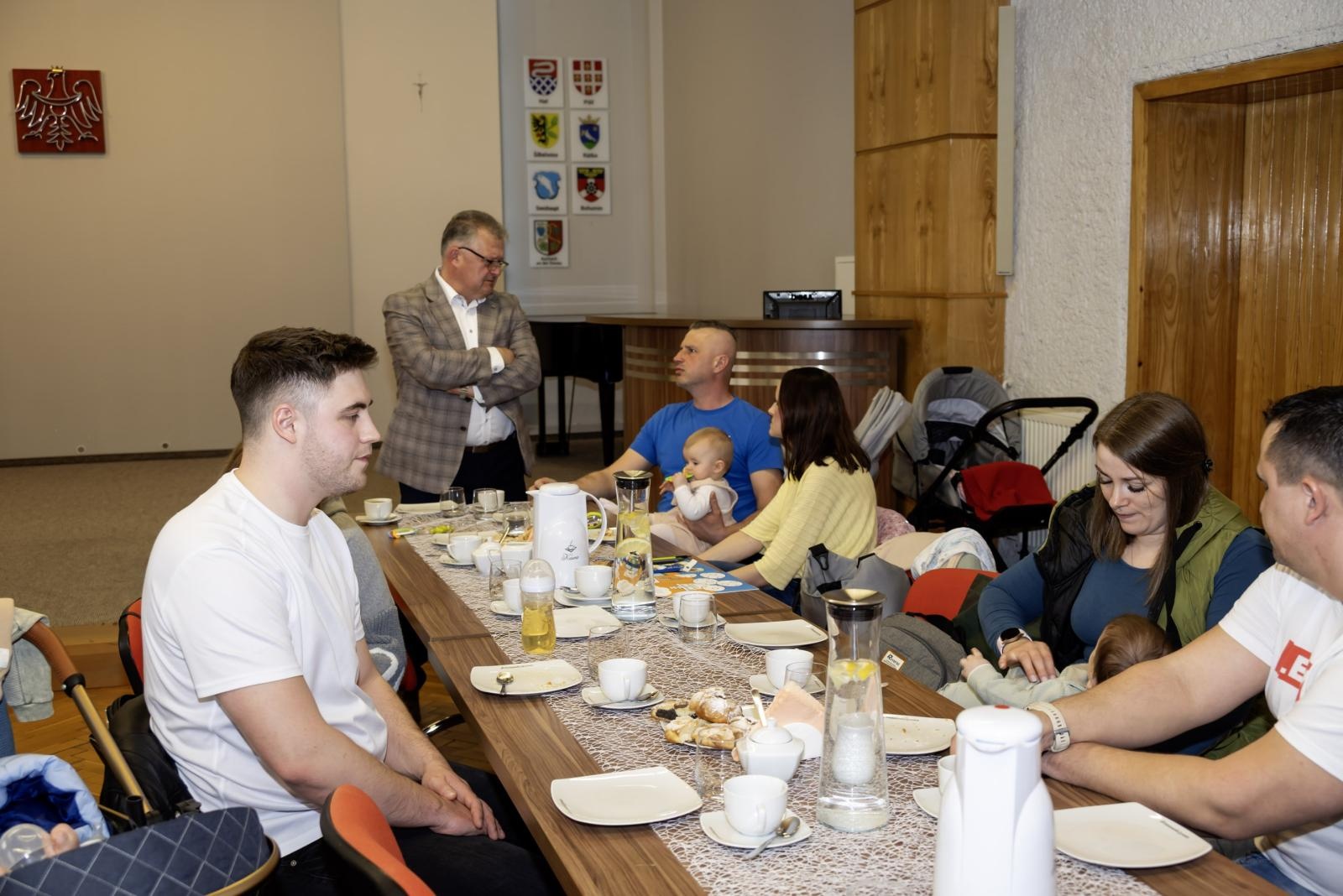 Zdjęcie w galerii na portalu naszraciborz.pl: W Krzyżanowicach przywitano najmłodszych mieszkańców gminy wiadomości z regionu