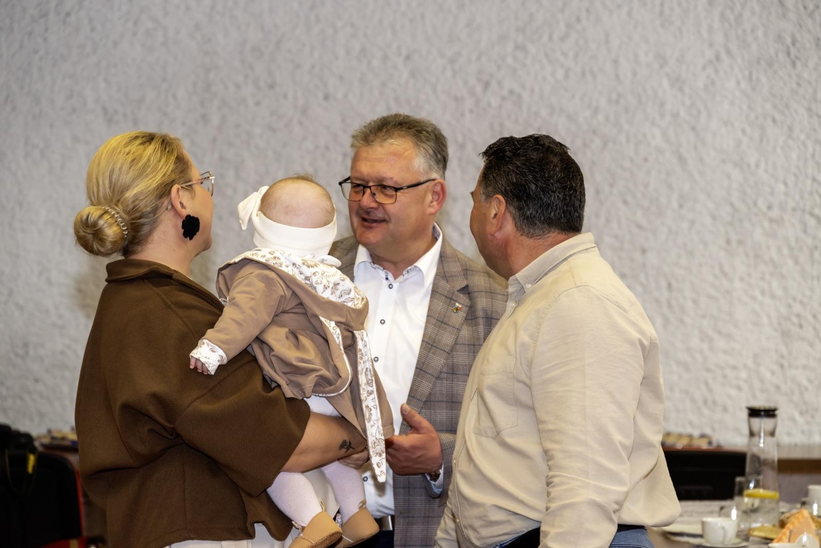 Zdjęcie w galerii na portalu naszraciborz.pl: W Krzyżanowicach przywitano najmłodszych mieszkańców gminy wiadomości z regionu