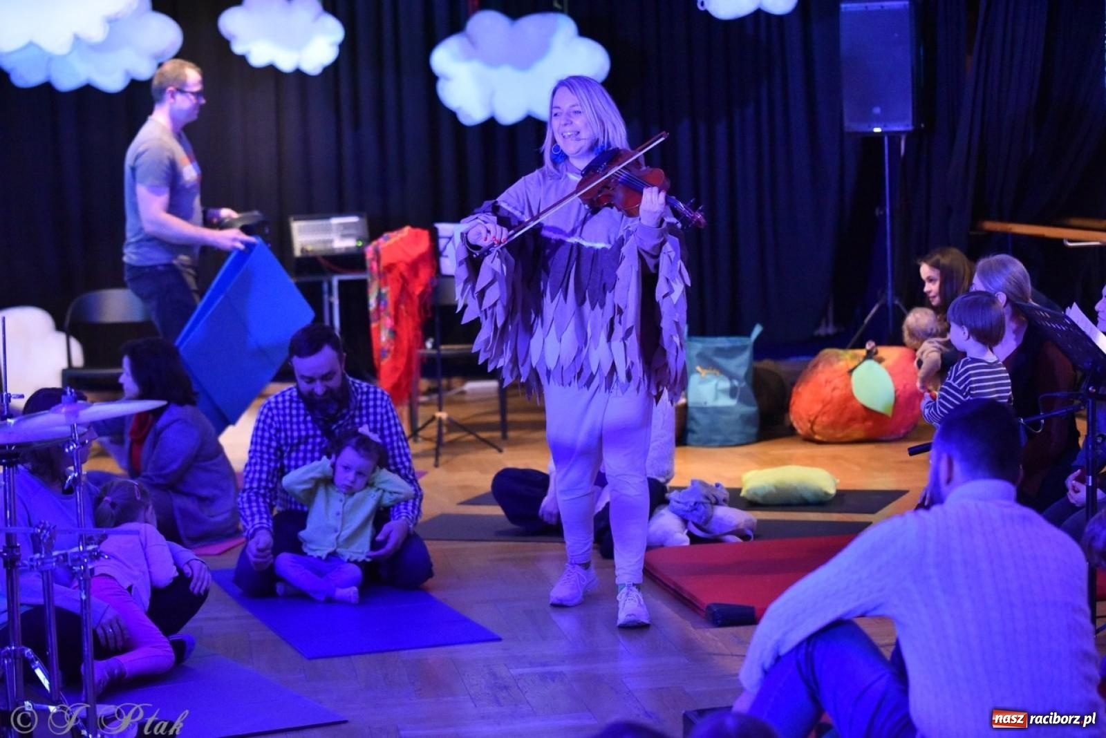 Zdjęcie w galerii na portalu naszraciborz.pl: Ptasie radio. Muzyczna podróż dla najmłodszych w RCK wiadomości z regionu