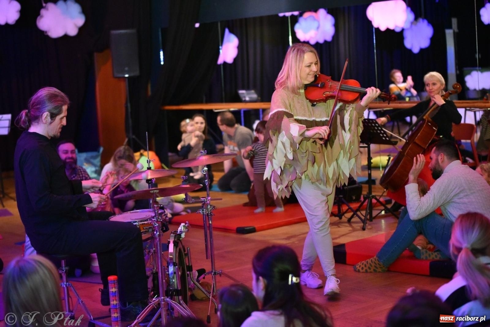 Zdjęcie w galerii na portalu naszraciborz.pl: Ptasie radio. Muzyczna podróż dla najmłodszych w RCK wiadomości z regionu