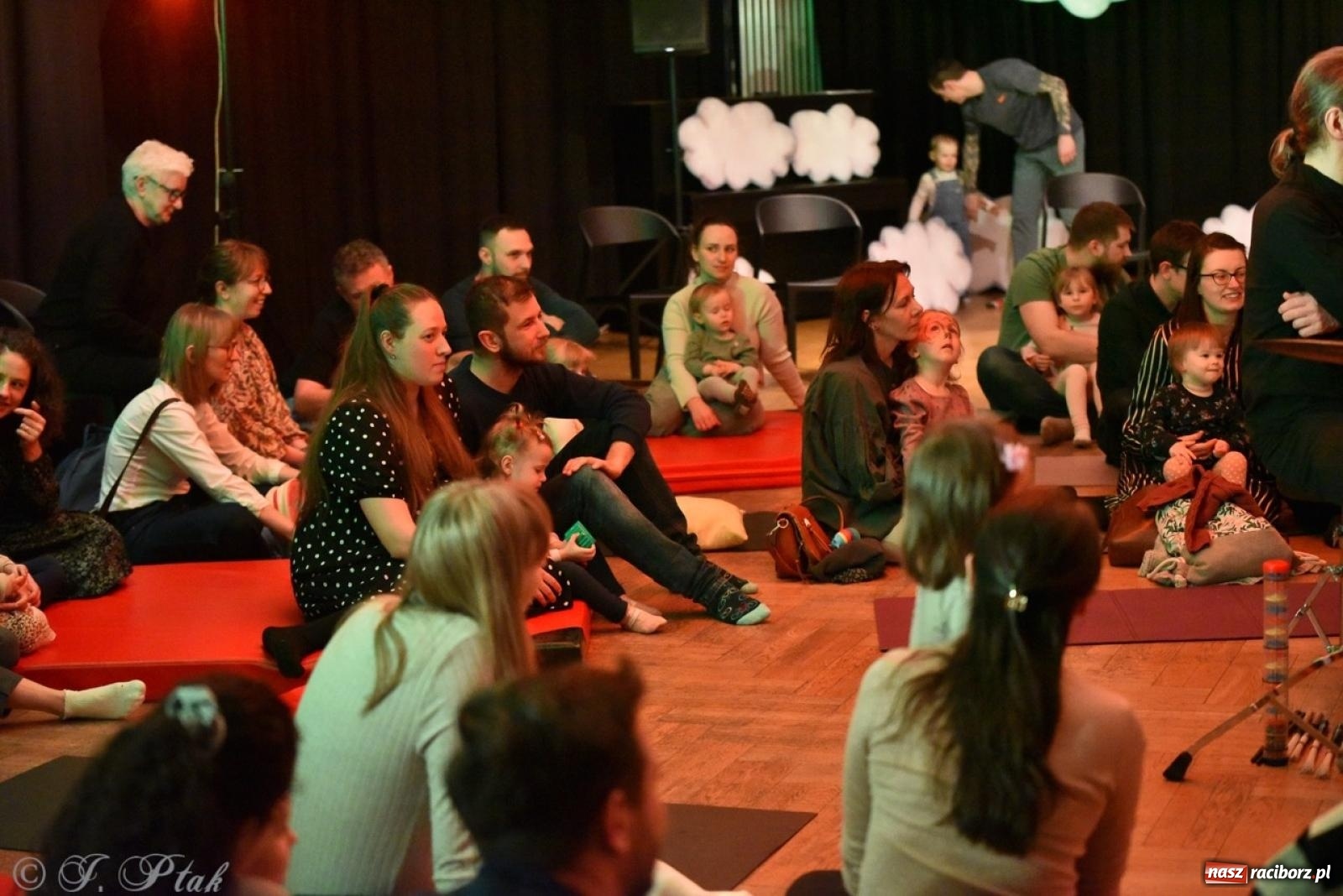 Zdjęcie w galerii na portalu naszraciborz.pl: Ptasie radio. Muzyczna podróż dla najmłodszych w RCK wiadomości z regionu