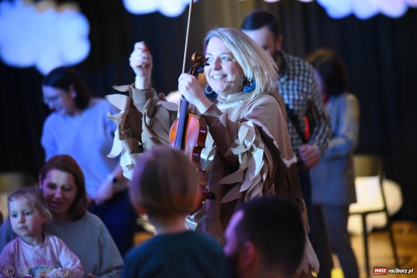 Zdjęcie w galerii na portalu naszraciborz.pl: Ptasie radio. Muzyczna podróż dla najmłodszych w RCK wiadomości z regionu