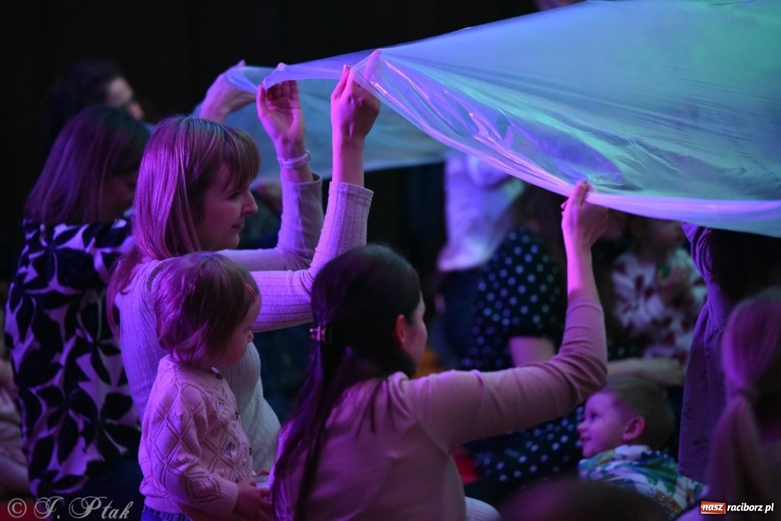 Zdjęcie w galerii na portalu naszraciborz.pl: Ptasie radio. Muzyczna podróż dla najmłodszych w RCK wiadomości z regionu