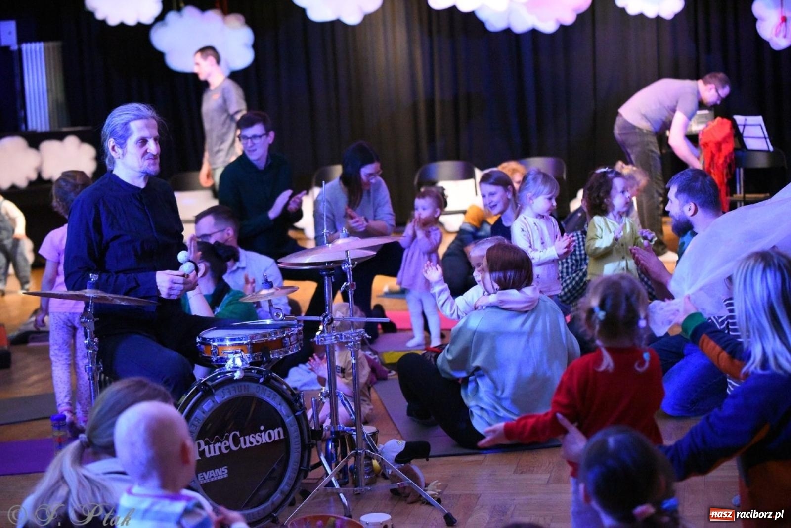 Zdjęcie w galerii na portalu naszraciborz.pl: Ptasie radio. Muzyczna podróż dla najmłodszych w RCK wiadomości z regionu