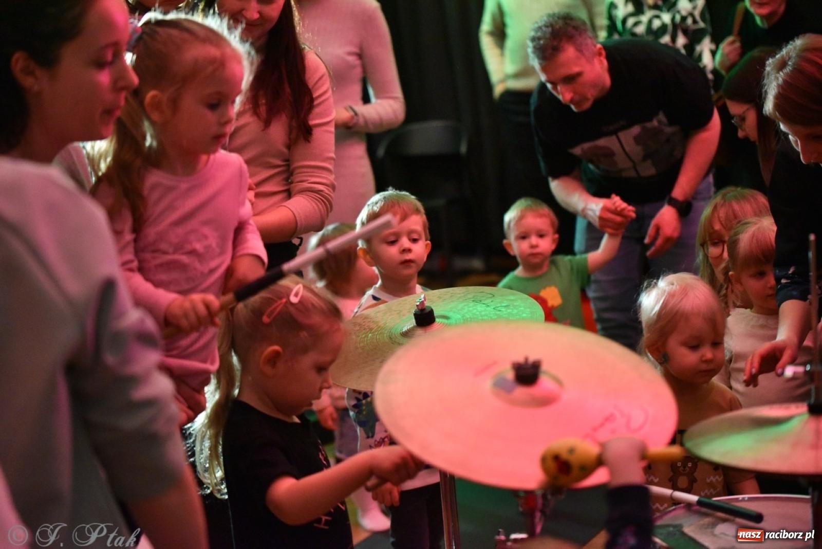 Zdjęcie w galerii na portalu naszraciborz.pl: Ptasie radio. Muzyczna podróż dla najmłodszych w RCK wiadomości z regionu