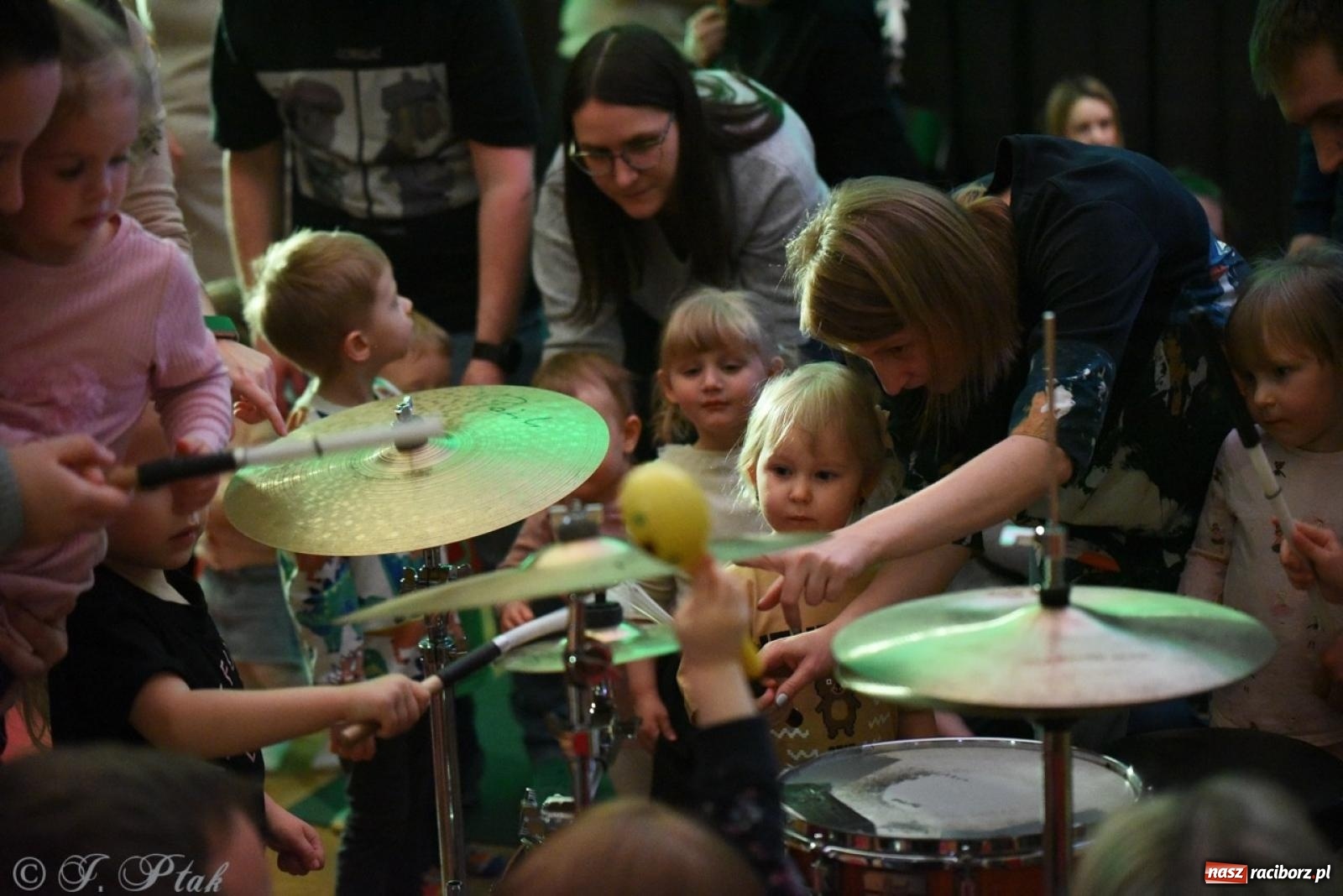 Zdjęcie w galerii na portalu naszraciborz.pl: Ptasie radio. Muzyczna podróż dla najmłodszych w RCK wiadomości z regionu