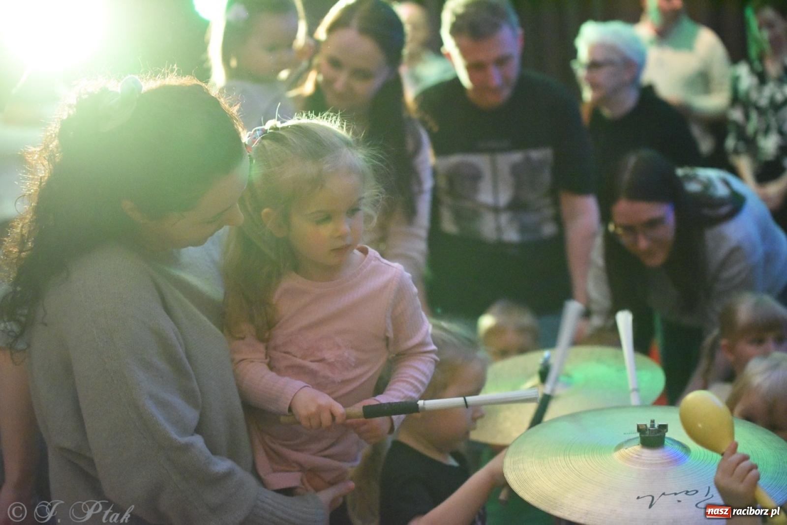 Zdjęcie w galerii na portalu naszraciborz.pl: Ptasie radio. Muzyczna podróż dla najmłodszych w RCK wiadomości z regionu
