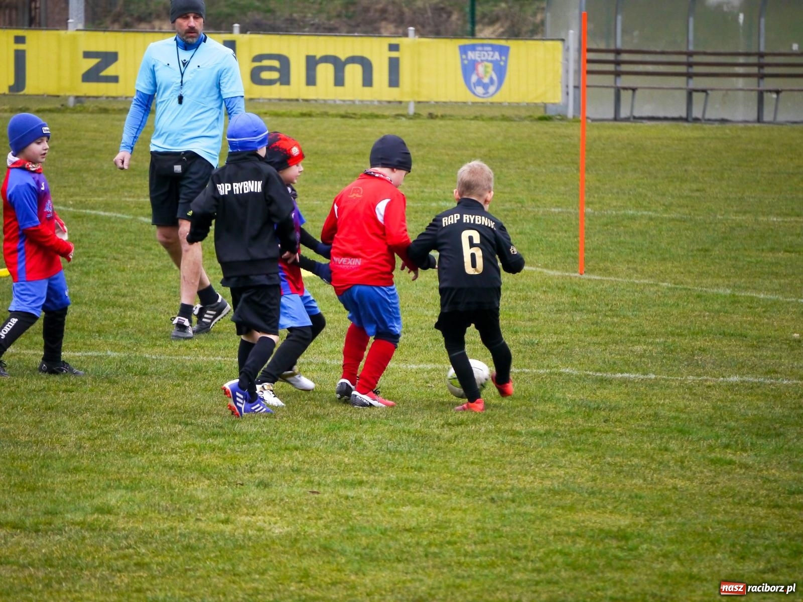 Zdjęcie w galerii na portalu naszraciborz.pl: Nędza. Sportowa rywalizacja młodzieży w szczytnym celu wiadomości z regionu