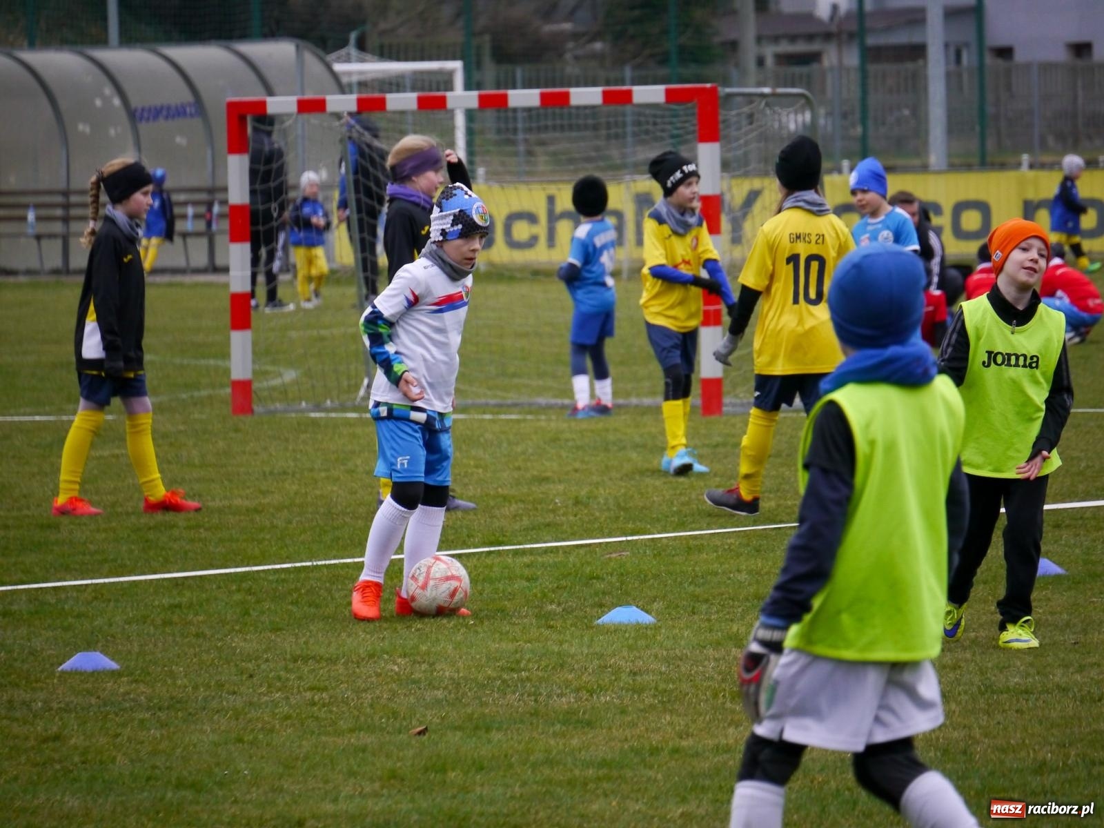 Zdjęcie w galerii na portalu naszraciborz.pl: Nędza. Sportowa rywalizacja młodzieży w szczytnym celu wiadomości z regionu