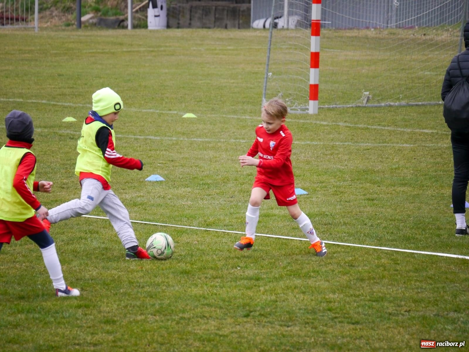 Zdjęcie w galerii na portalu naszraciborz.pl: Nędza. Sportowa rywalizacja młodzieży w szczytnym celu wiadomości z regionu