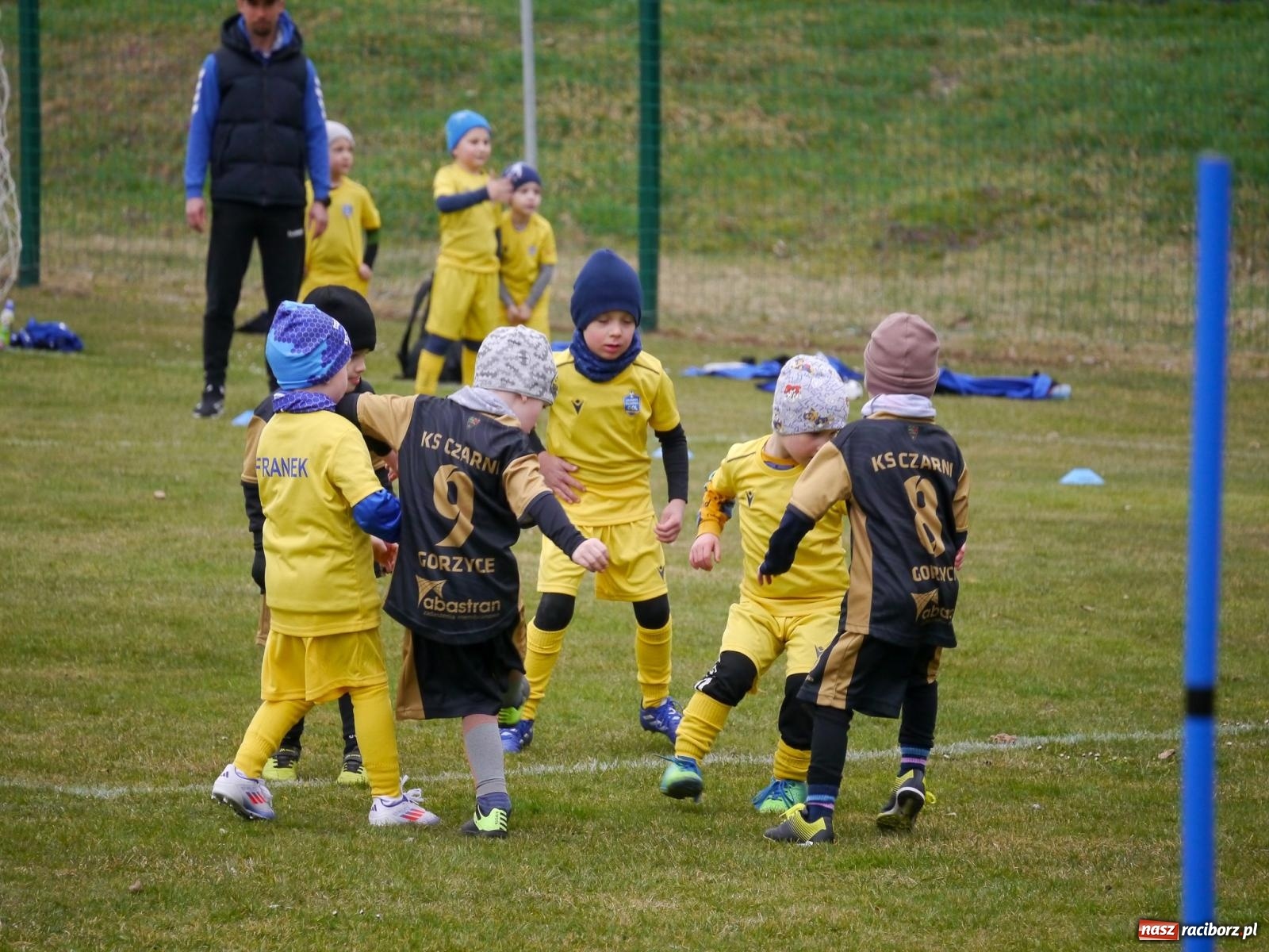 Zdjęcie w galerii na portalu naszraciborz.pl: Nędza. Sportowa rywalizacja młodzieży w szczytnym celu wiadomości z regionu