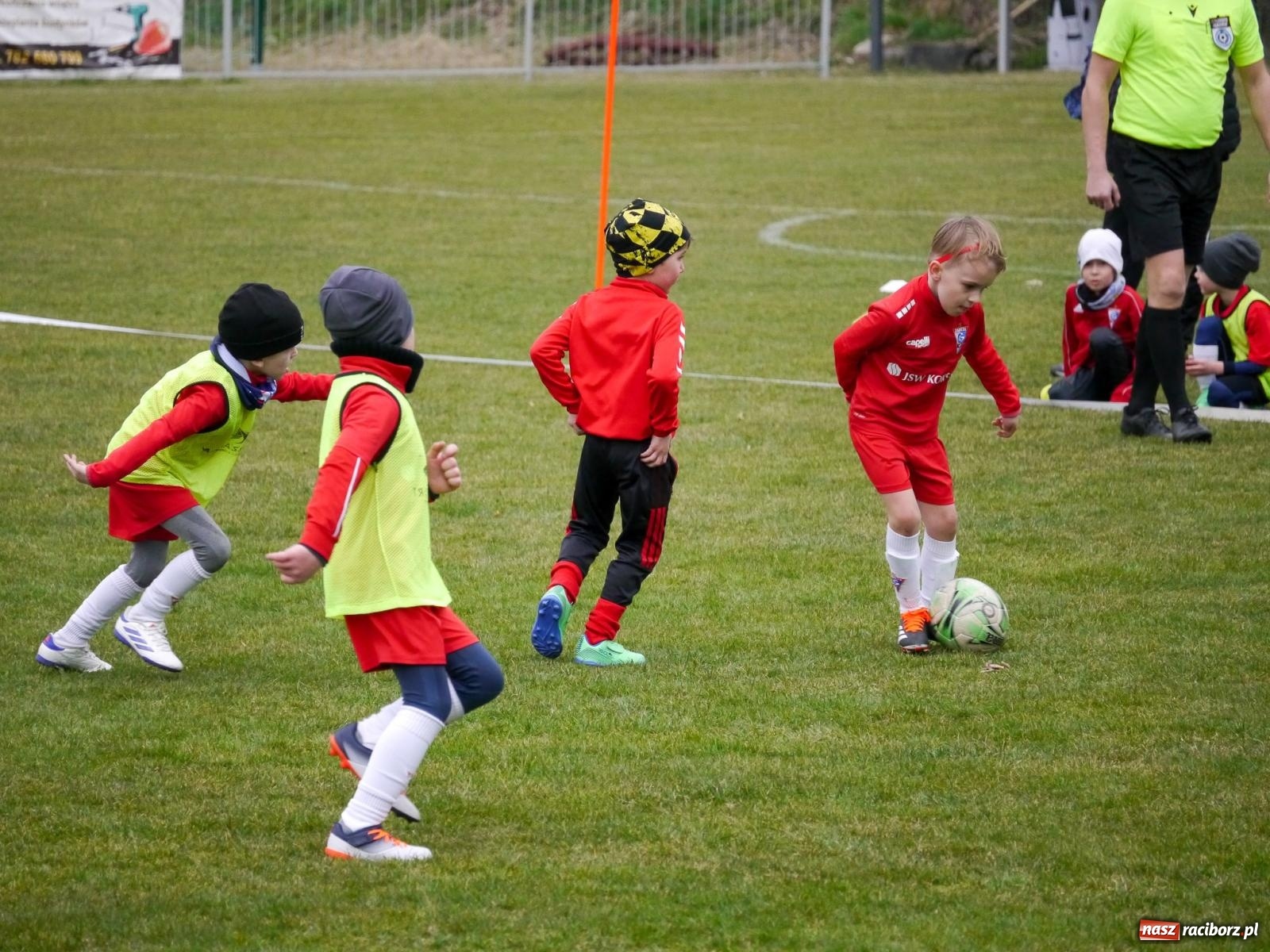 Zdjęcie w galerii na portalu naszraciborz.pl: Nędza. Sportowa rywalizacja młodzieży w szczytnym celu wiadomości z regionu