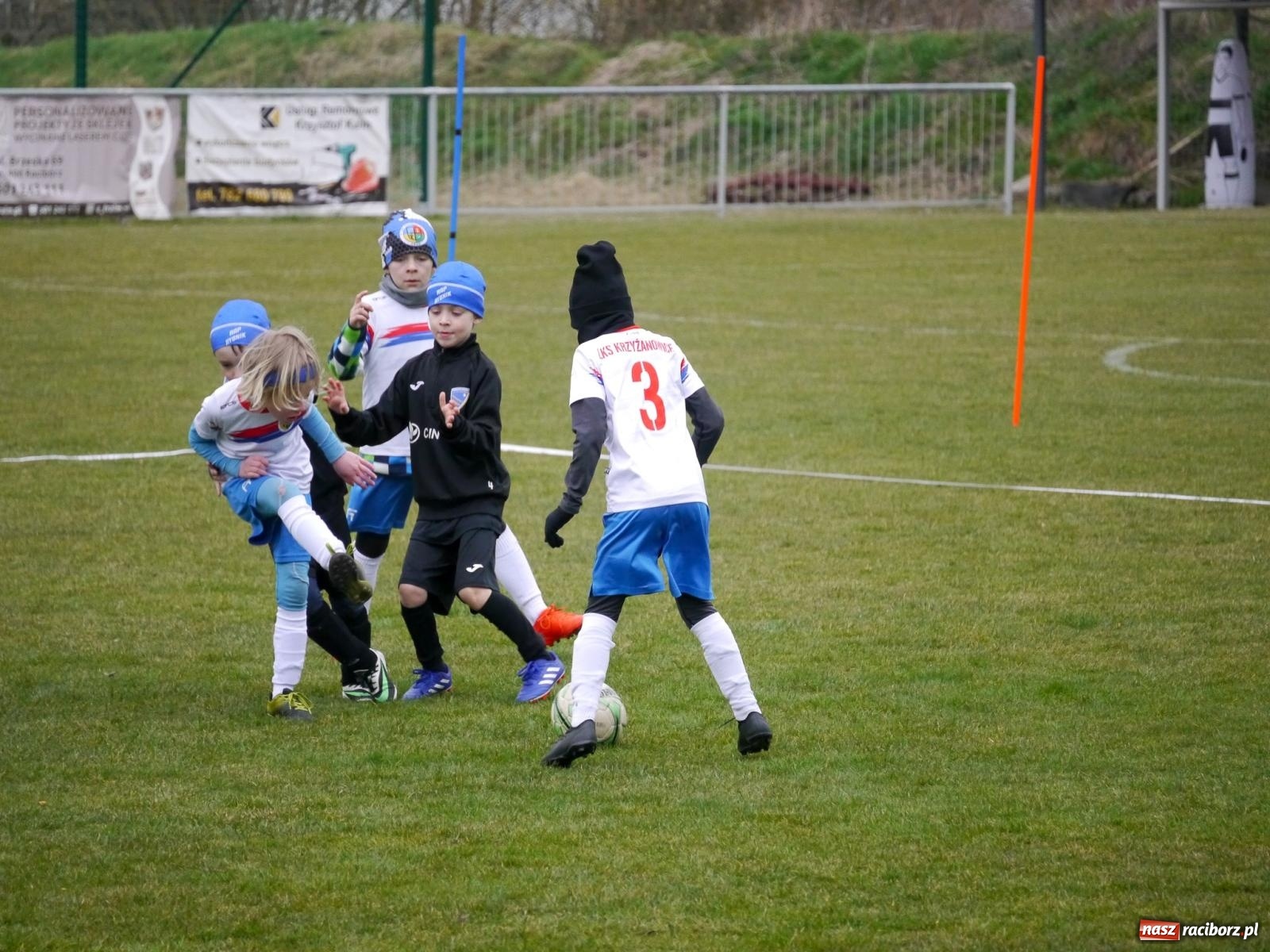 Zdjęcie w galerii na portalu naszraciborz.pl: Nędza. Sportowa rywalizacja młodzieży w szczytnym celu wiadomości z regionu