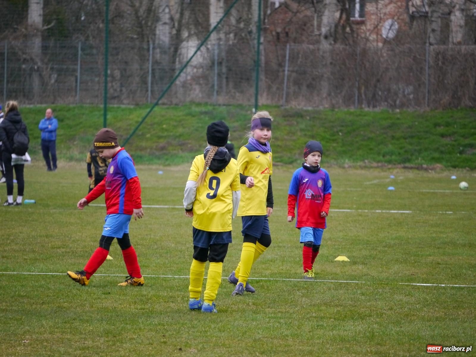 Zdjęcie w galerii na portalu naszraciborz.pl: Nędza. Sportowa rywalizacja młodzieży w szczytnym celu wiadomości z regionu