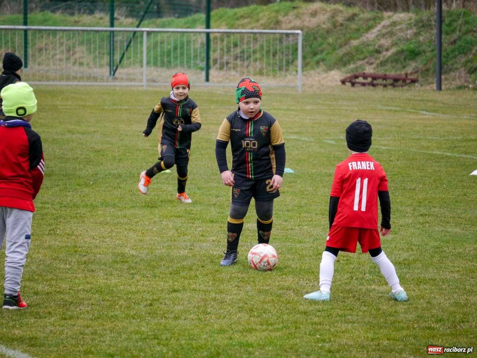 Zdjęcie w galerii na portalu naszraciborz.pl: Nędza. Sportowa rywalizacja młodzieży w szczytnym celu wiadomości z regionu