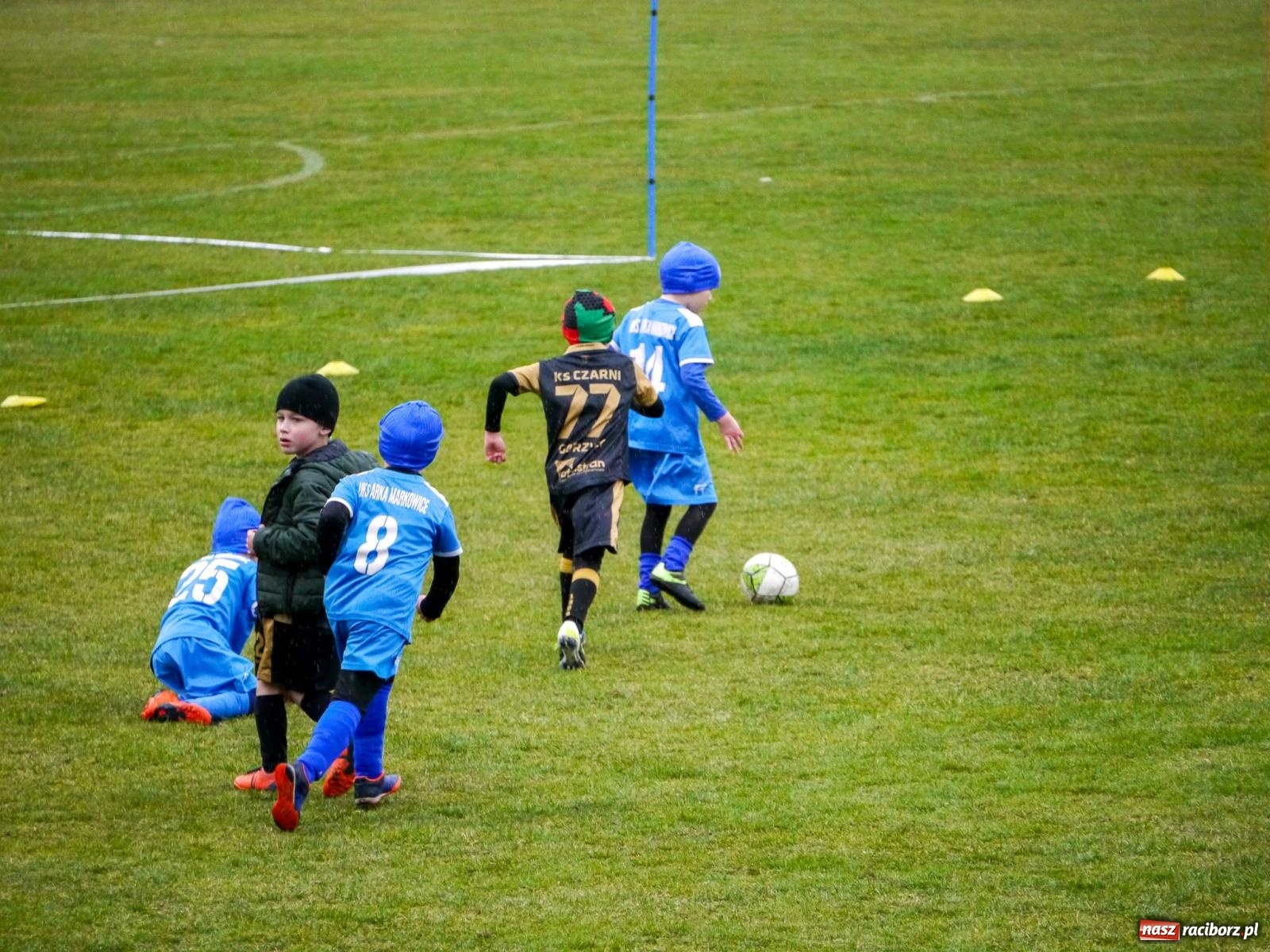 Zdjęcie w galerii na portalu naszraciborz.pl: Nędza. Sportowa rywalizacja młodzieży w szczytnym celu wiadomości z regionu