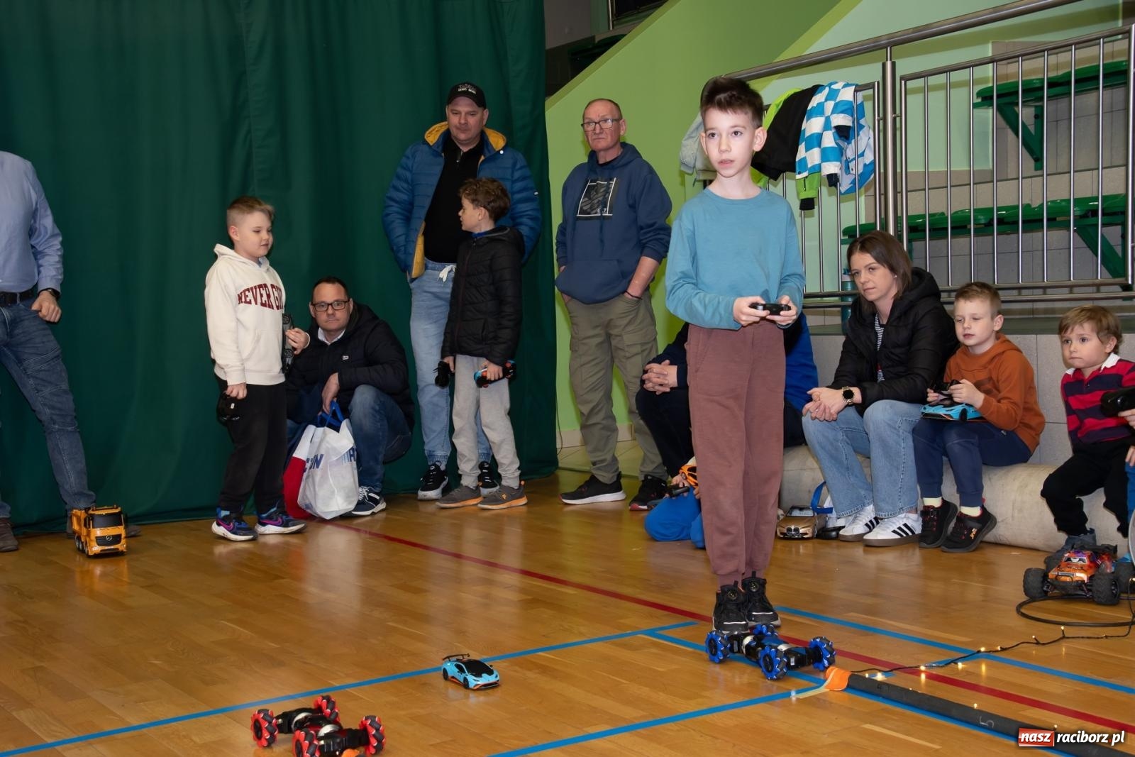 Zdjęcie w galerii na portalu naszraciborz.pl: Turniej aut zdalnie sterowanych zgromadził całe rodziny [FOTO i WIDEO] wiadomości z regionu