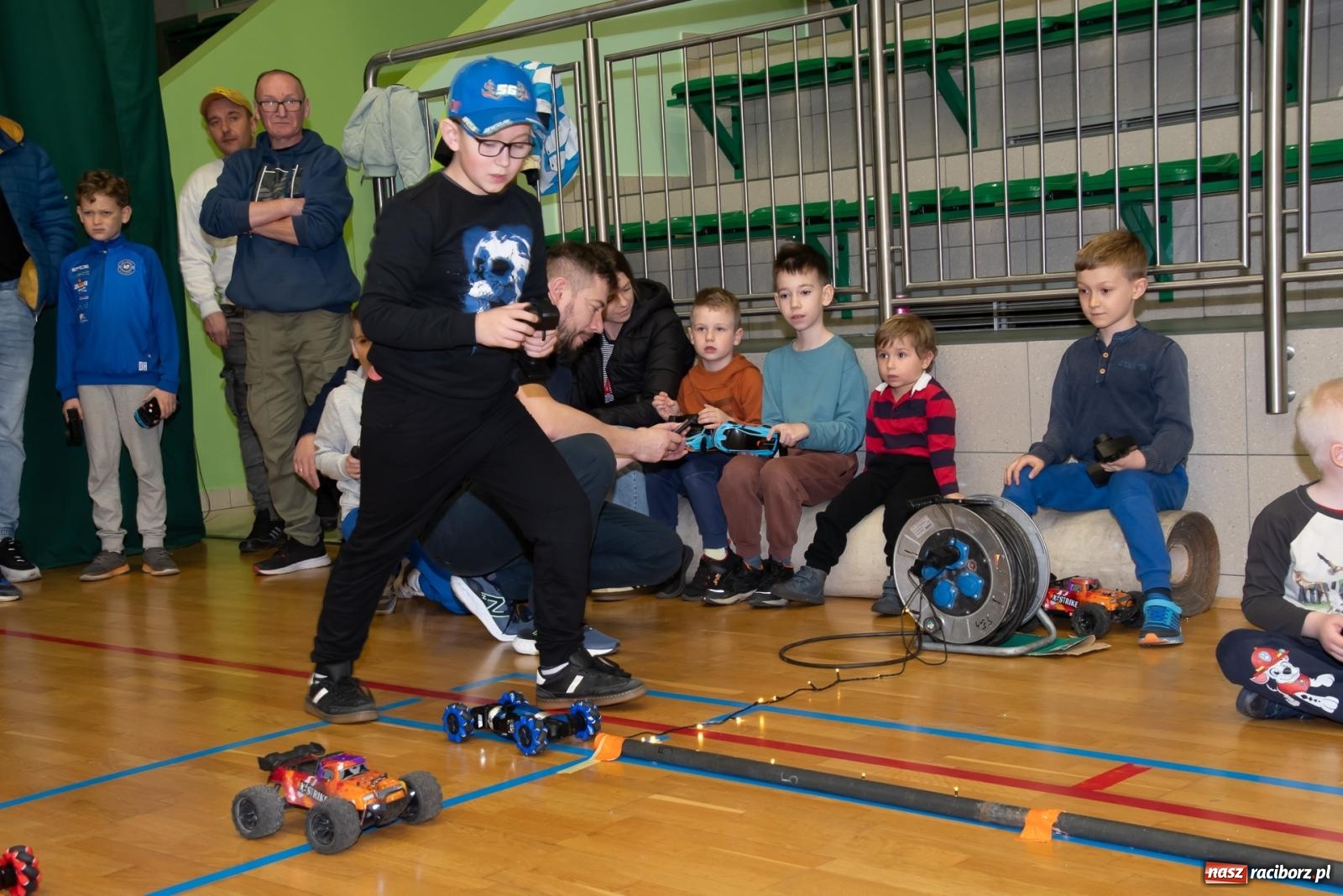 Zdjęcie w galerii na portalu naszraciborz.pl: Turniej aut zdalnie sterowanych zgromadził całe rodziny [FOTO i WIDEO] wiadomości z regionu