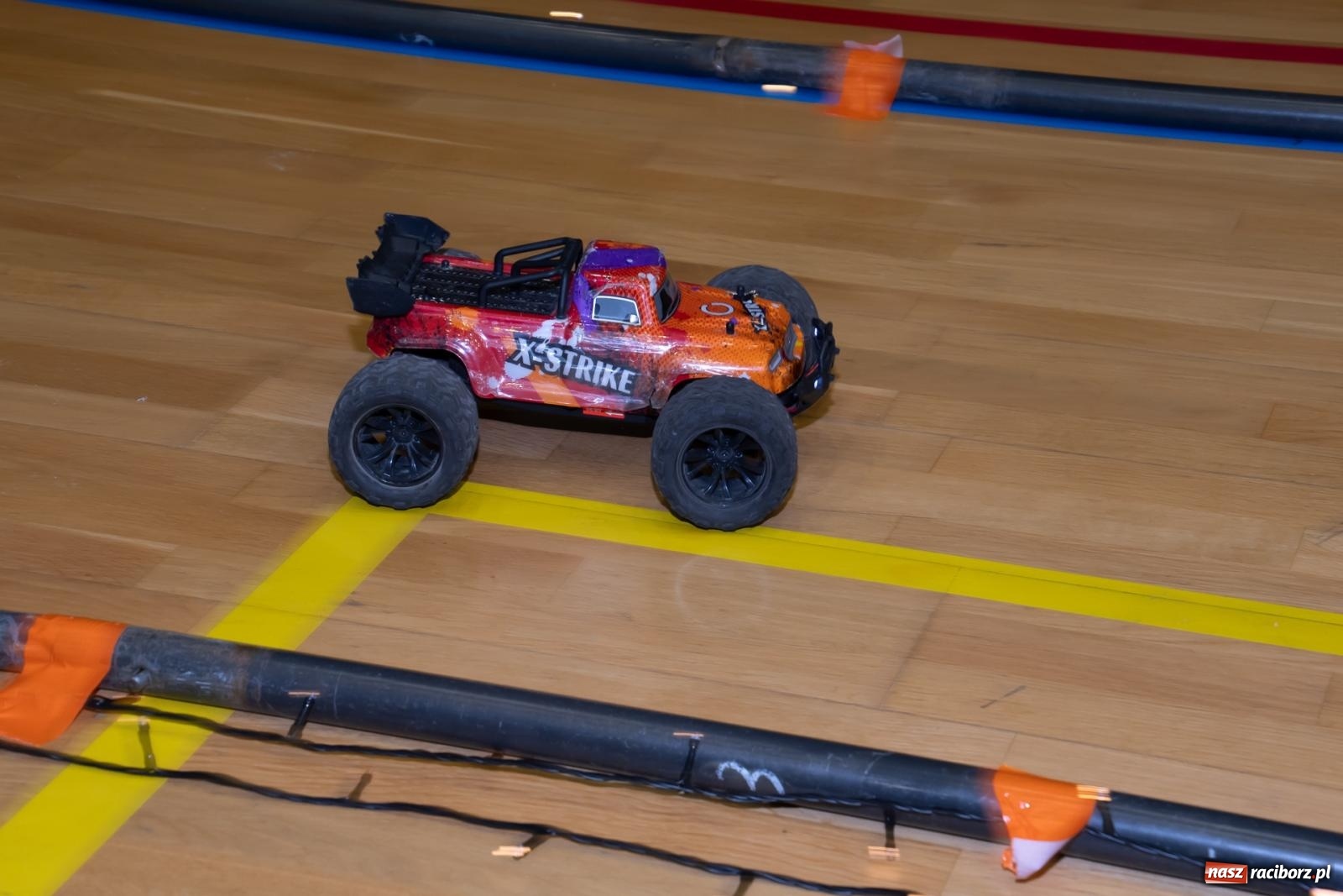 Zdjęcie w galerii na portalu naszraciborz.pl: Turniej aut zdalnie sterowanych zgromadził całe rodziny [FOTO i WIDEO] wiadomości z regionu