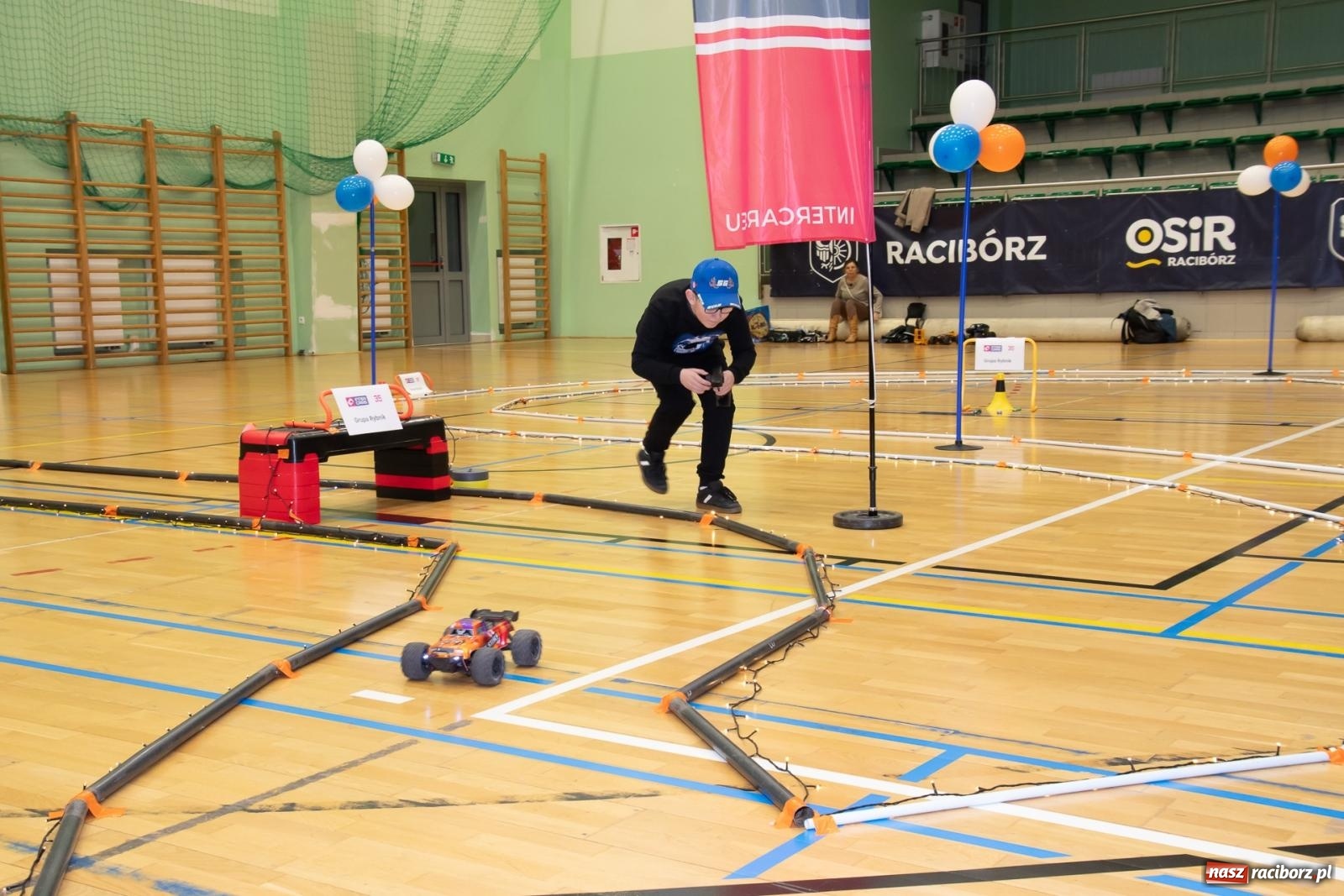 Zdjęcie w galerii na portalu naszraciborz.pl: Turniej aut zdalnie sterowanych zgromadził całe rodziny [FOTO i WIDEO] wiadomości z regionu