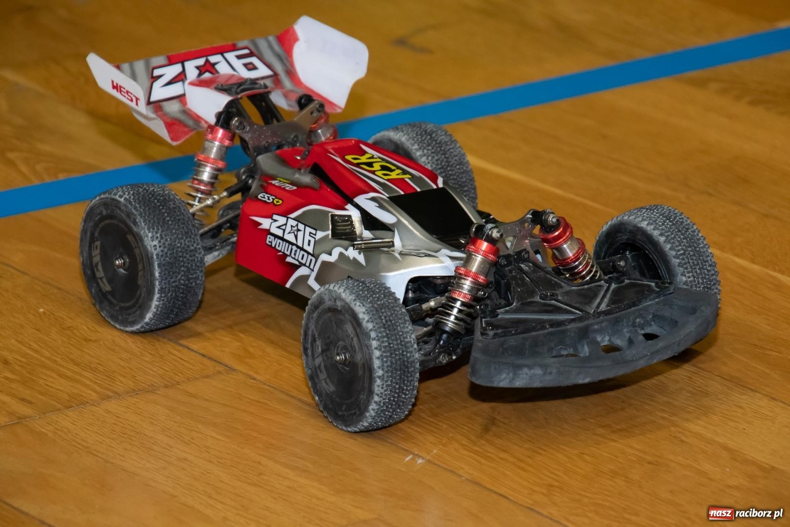 Zdjęcie w galerii na portalu naszraciborz.pl: Turniej aut zdalnie sterowanych zgromadził całe rodziny [FOTO i WIDEO] wiadomości z regionu