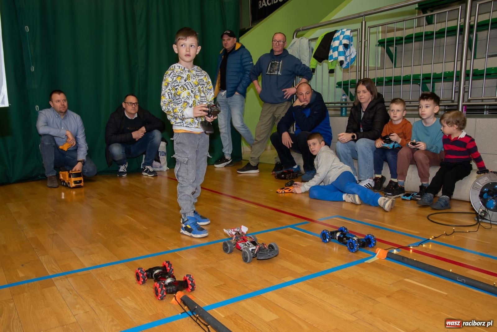 Zdjęcie w galerii na portalu naszraciborz.pl: Turniej aut zdalnie sterowanych zgromadził całe rodziny [FOTO i WIDEO] wiadomości z regionu