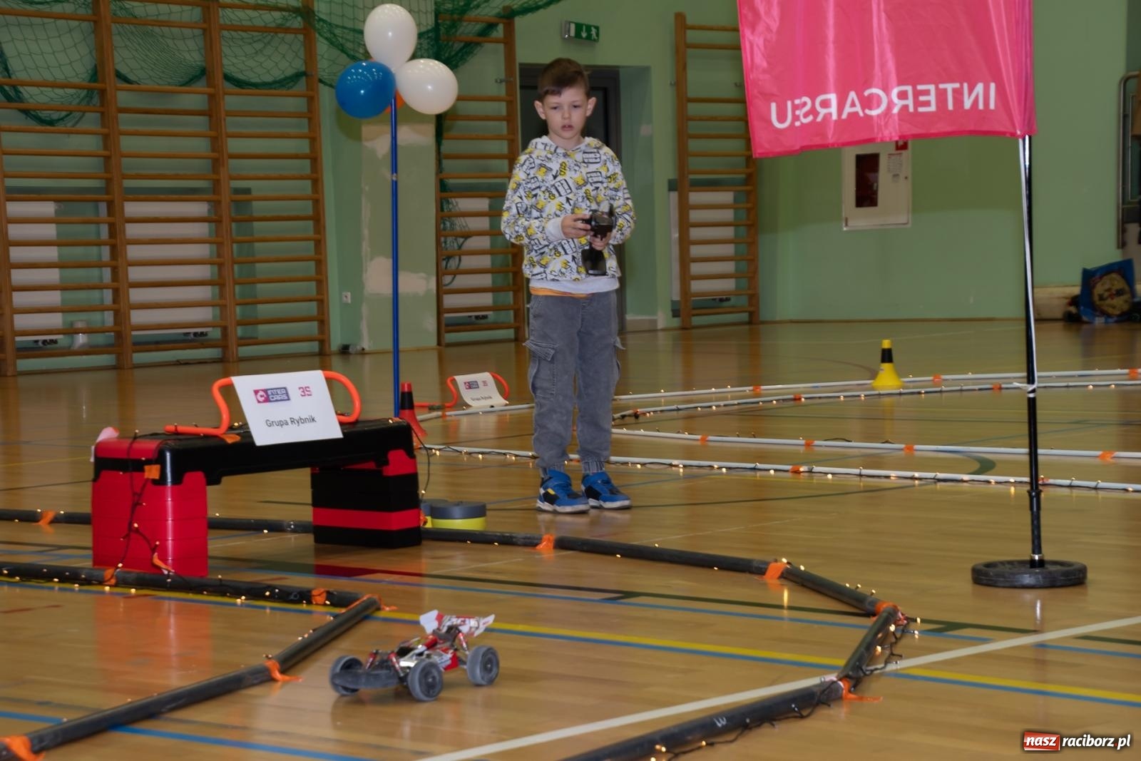 Zdjęcie w galerii na portalu naszraciborz.pl: Turniej aut zdalnie sterowanych zgromadził całe rodziny [FOTO i WIDEO] wiadomości z regionu