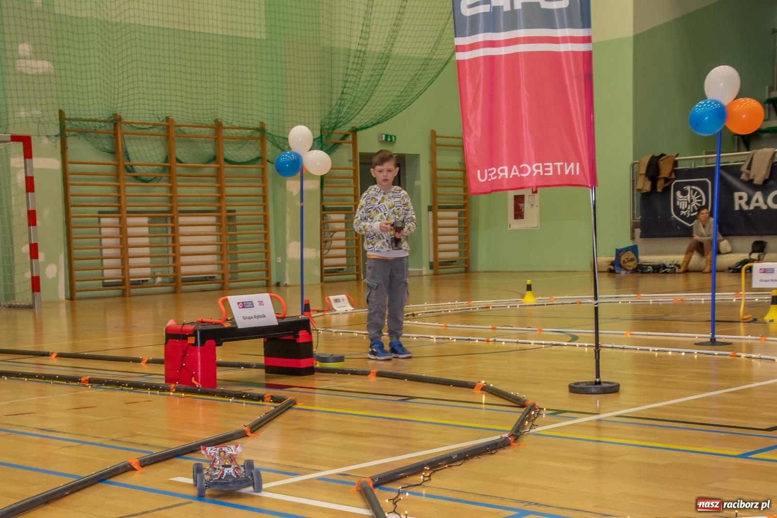 Zdjęcie w galerii na portalu naszraciborz.pl: Turniej aut zdalnie sterowanych zgromadził całe rodziny [FOTO i WIDEO] wiadomości z regionu