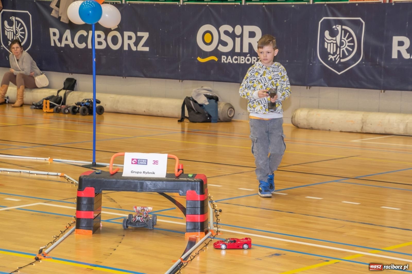 Zdjęcie w galerii na portalu naszraciborz.pl: Turniej aut zdalnie sterowanych zgromadził całe rodziny [FOTO i WIDEO] wiadomości z regionu