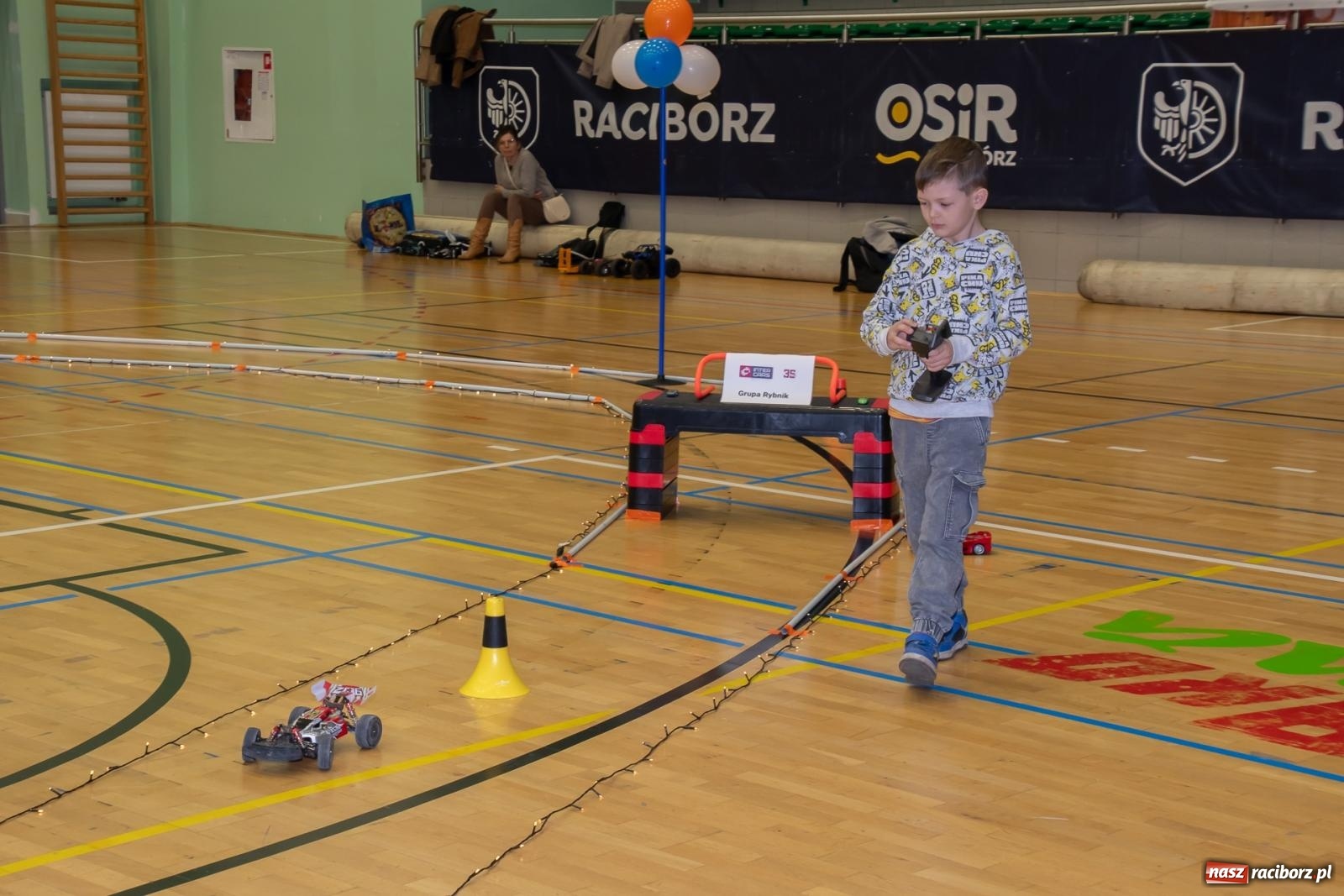 Zdjęcie w galerii na portalu naszraciborz.pl: Turniej aut zdalnie sterowanych zgromadził całe rodziny [FOTO i WIDEO] wiadomości z regionu
