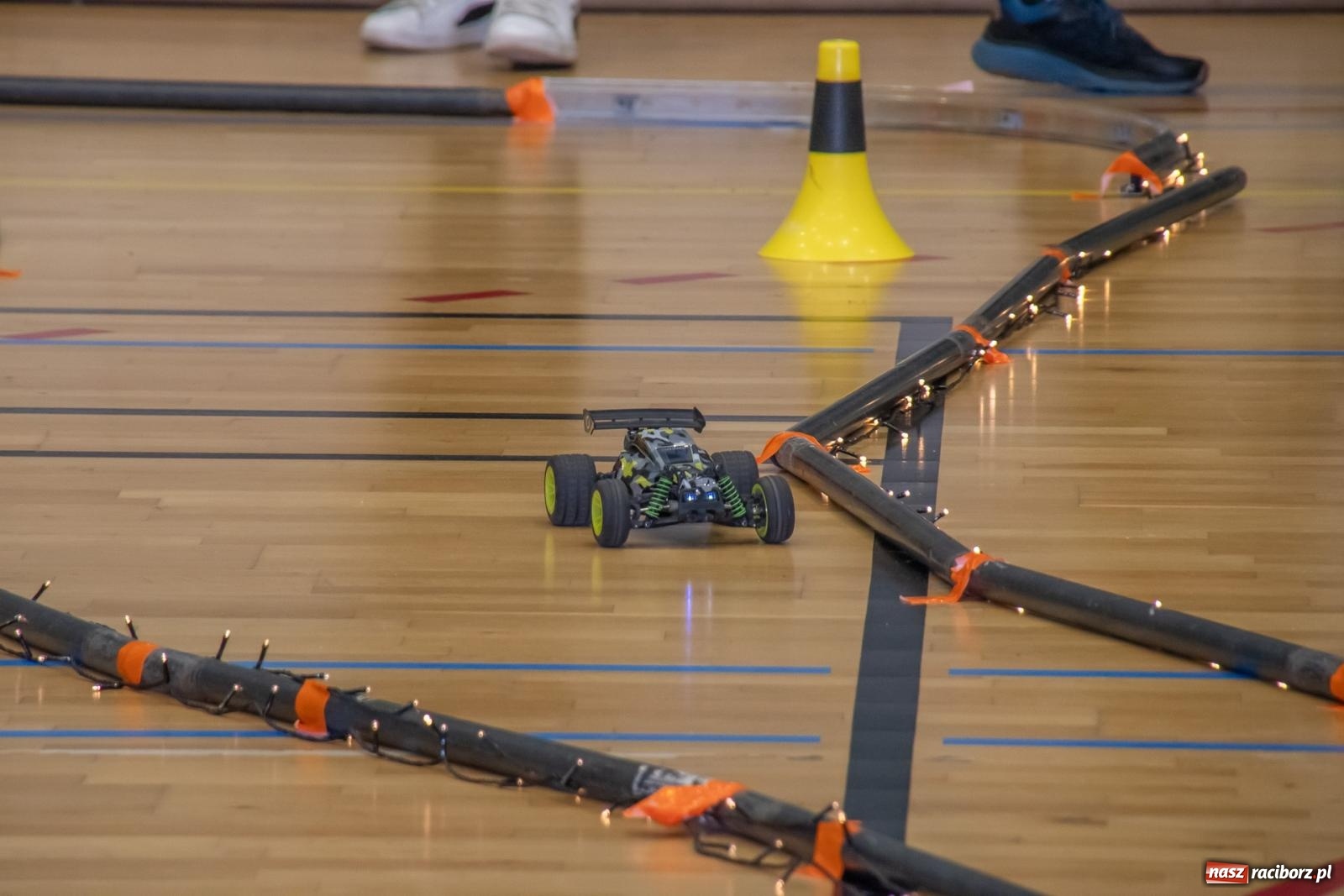 Zdjęcie w galerii na portalu naszraciborz.pl: Turniej aut zdalnie sterowanych zgromadził całe rodziny [FOTO i WIDEO] wiadomości z regionu