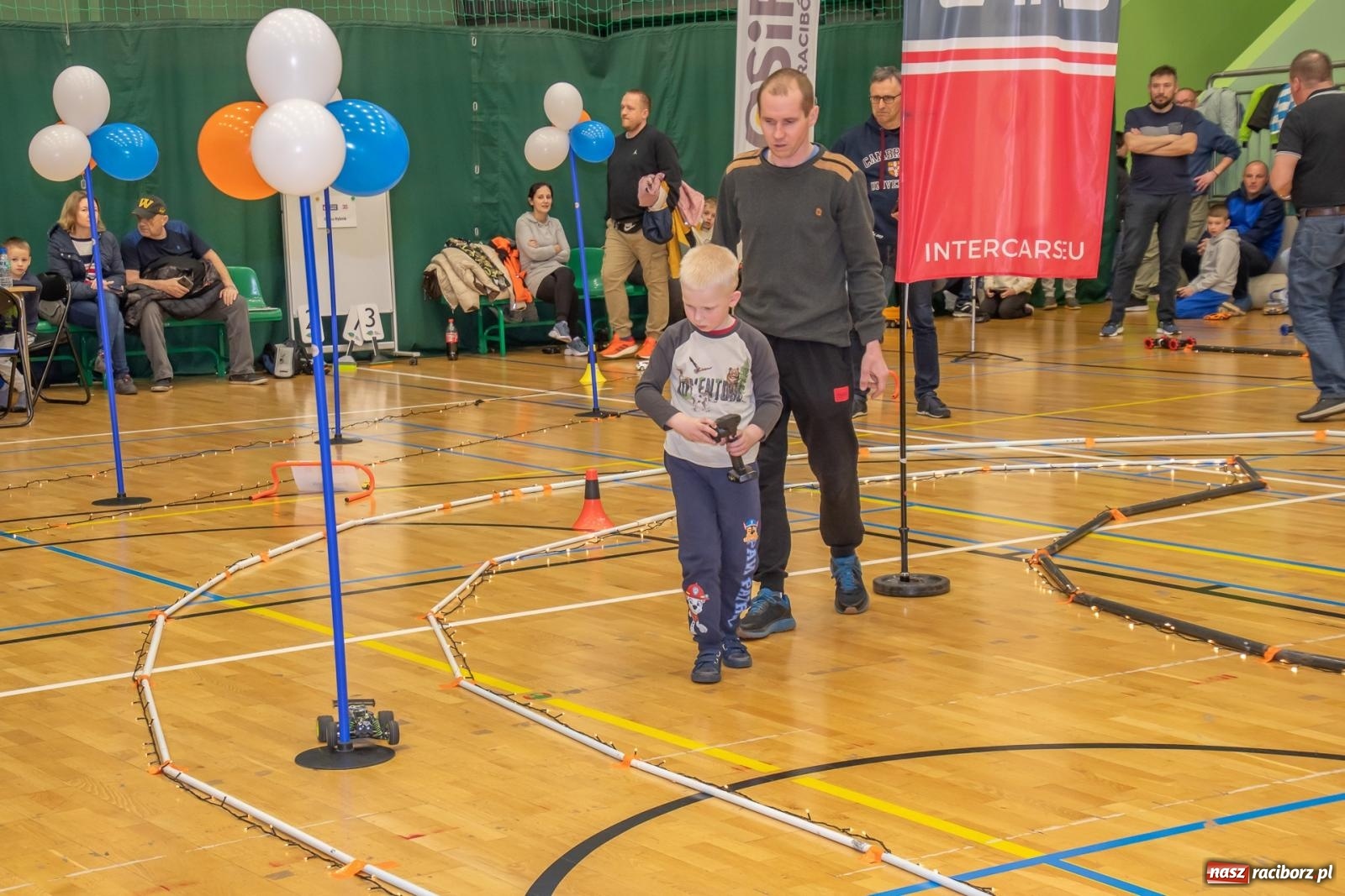 Zdjęcie w galerii na portalu naszraciborz.pl: Turniej aut zdalnie sterowanych zgromadził całe rodziny [FOTO i WIDEO] wiadomości z regionu