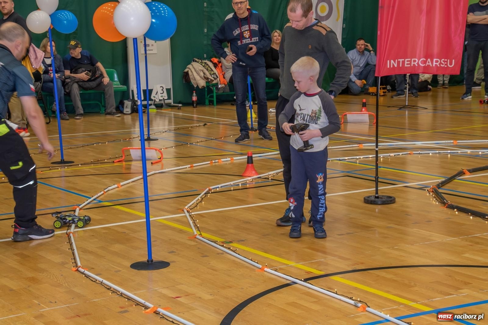 Zdjęcie w galerii na portalu naszraciborz.pl: Turniej aut zdalnie sterowanych zgromadził całe rodziny [FOTO i WIDEO] wiadomości z regionu