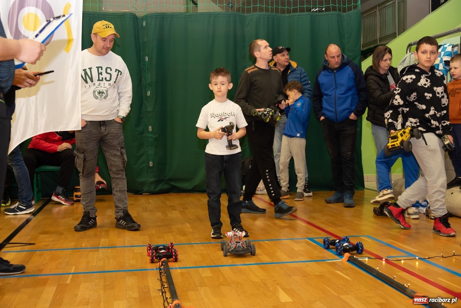 Zdjęcie w galerii na portalu naszraciborz.pl: Turniej aut zdalnie sterowanych zgromadził całe rodziny [FOTO i WIDEO] wiadomości z regionu