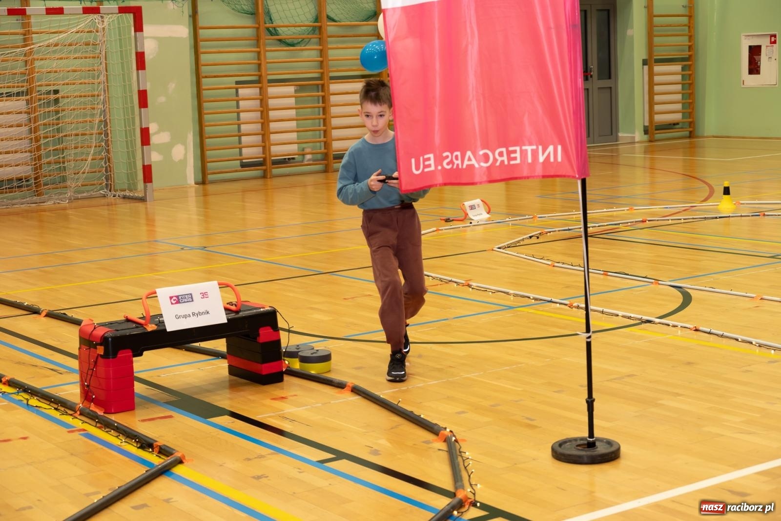 Zdjęcie w galerii na portalu naszraciborz.pl: Turniej aut zdalnie sterowanych zgromadził całe rodziny [FOTO i WIDEO] wiadomości z regionu