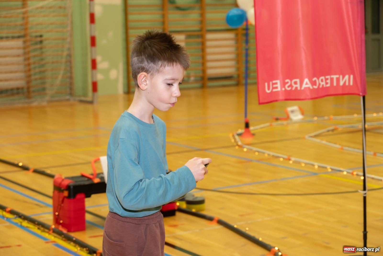 Zdjęcie w galerii na portalu naszraciborz.pl: Turniej aut zdalnie sterowanych zgromadził całe rodziny [FOTO i WIDEO] wiadomości z regionu