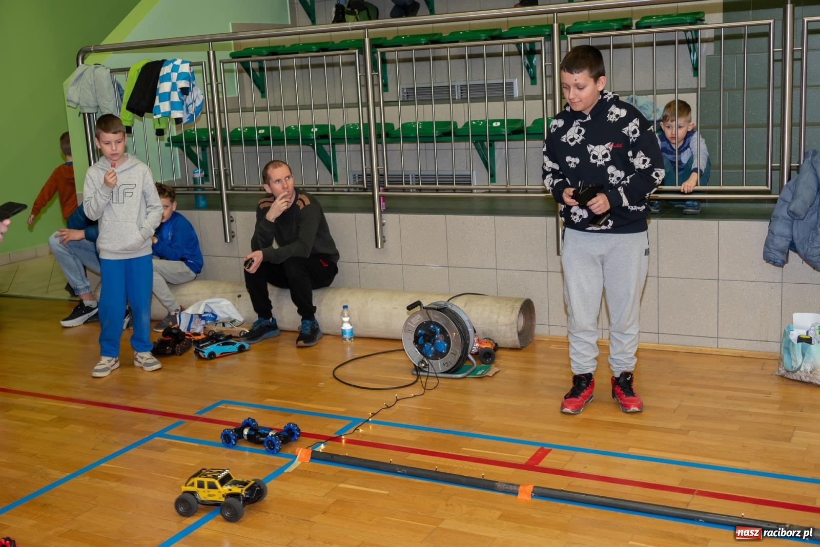 Zdjęcie w galerii na portalu naszraciborz.pl: Turniej aut zdalnie sterowanych zgromadził całe rodziny [FOTO i WIDEO] wiadomości z regionu