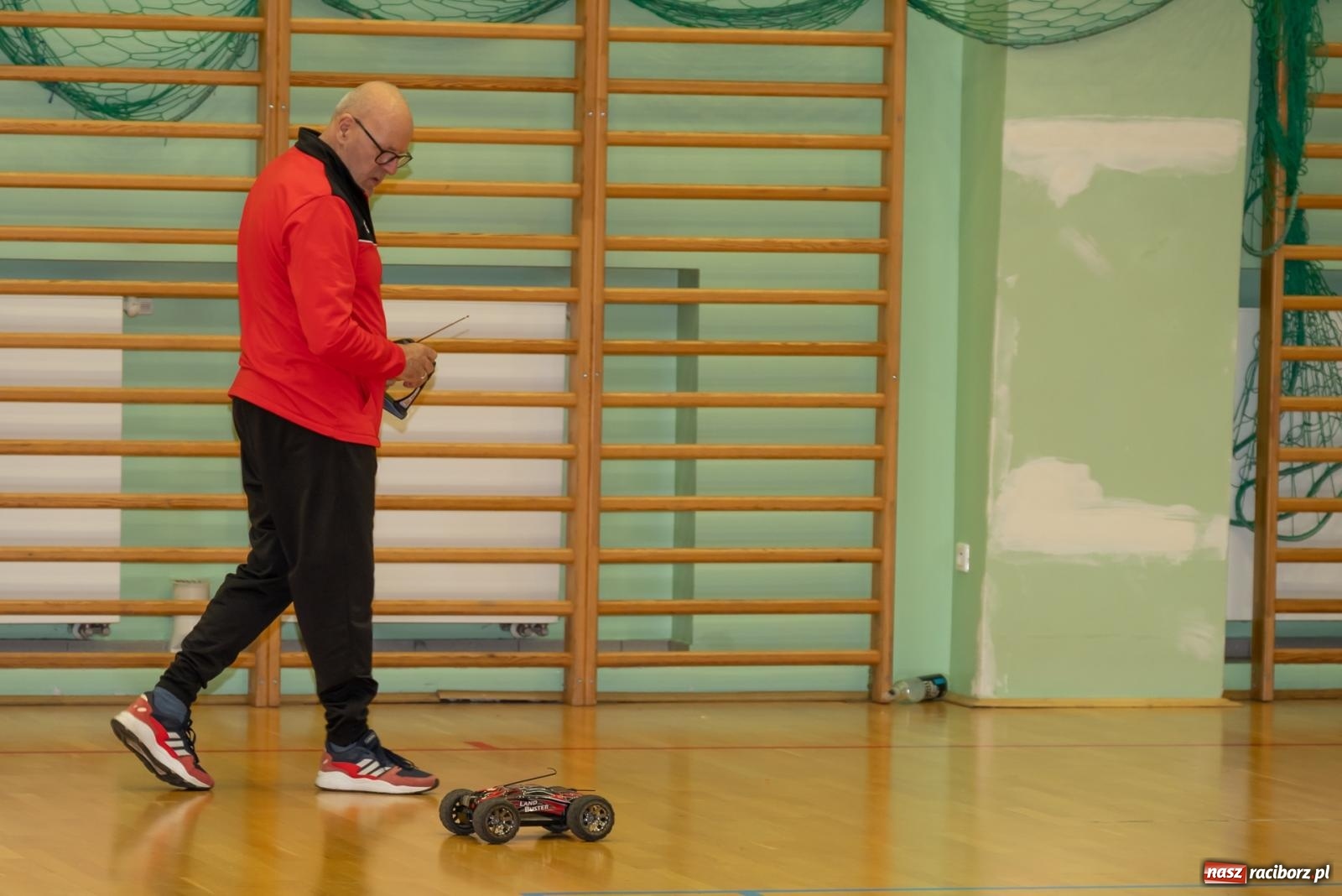 Zdjęcie w galerii na portalu naszraciborz.pl: Turniej aut zdalnie sterowanych zgromadził całe rodziny [FOTO i WIDEO] wiadomości z regionu