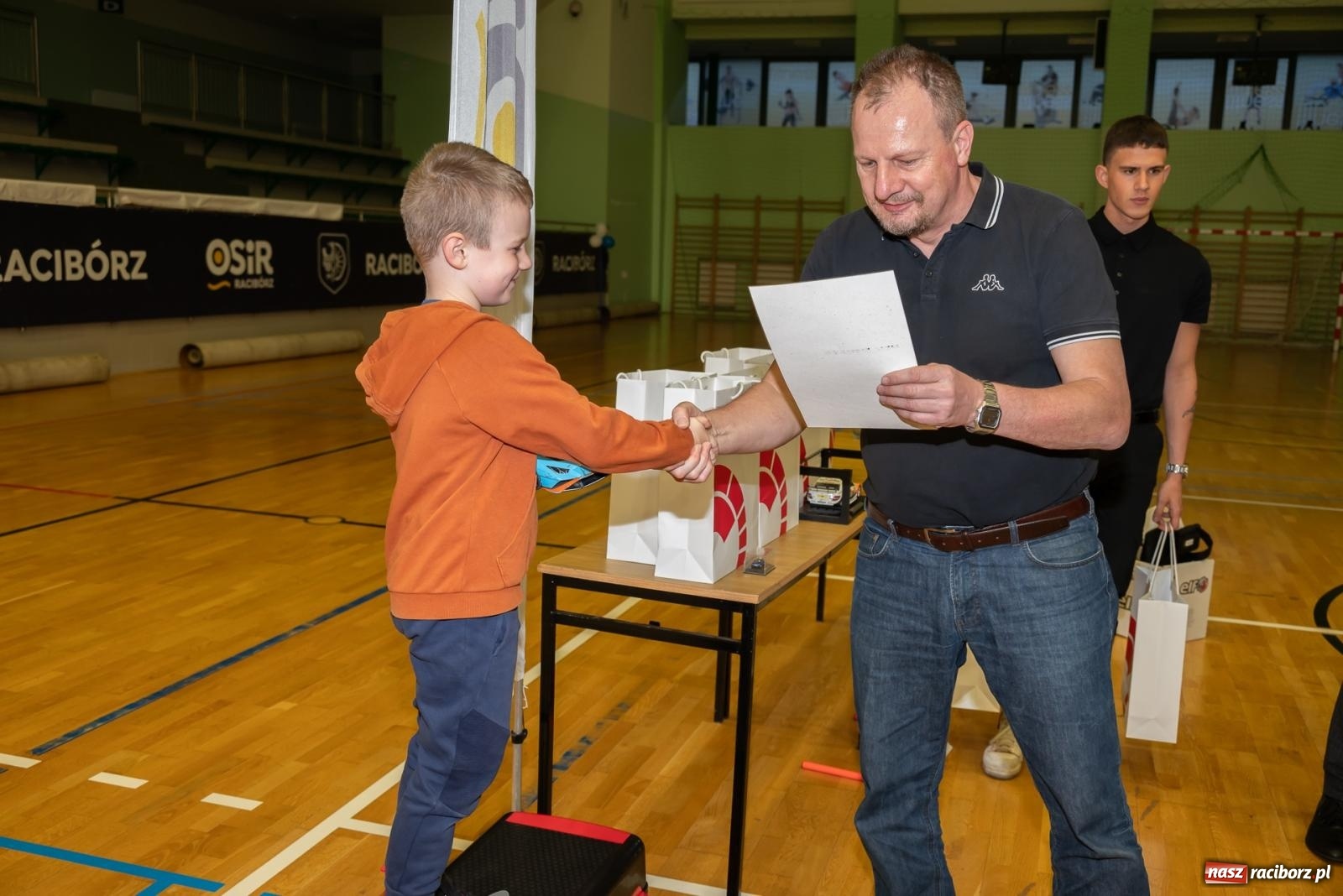 Zdjęcie w galerii na portalu naszraciborz.pl: Turniej aut zdalnie sterowanych zgromadził całe rodziny [FOTO i WIDEO] wiadomości z regionu