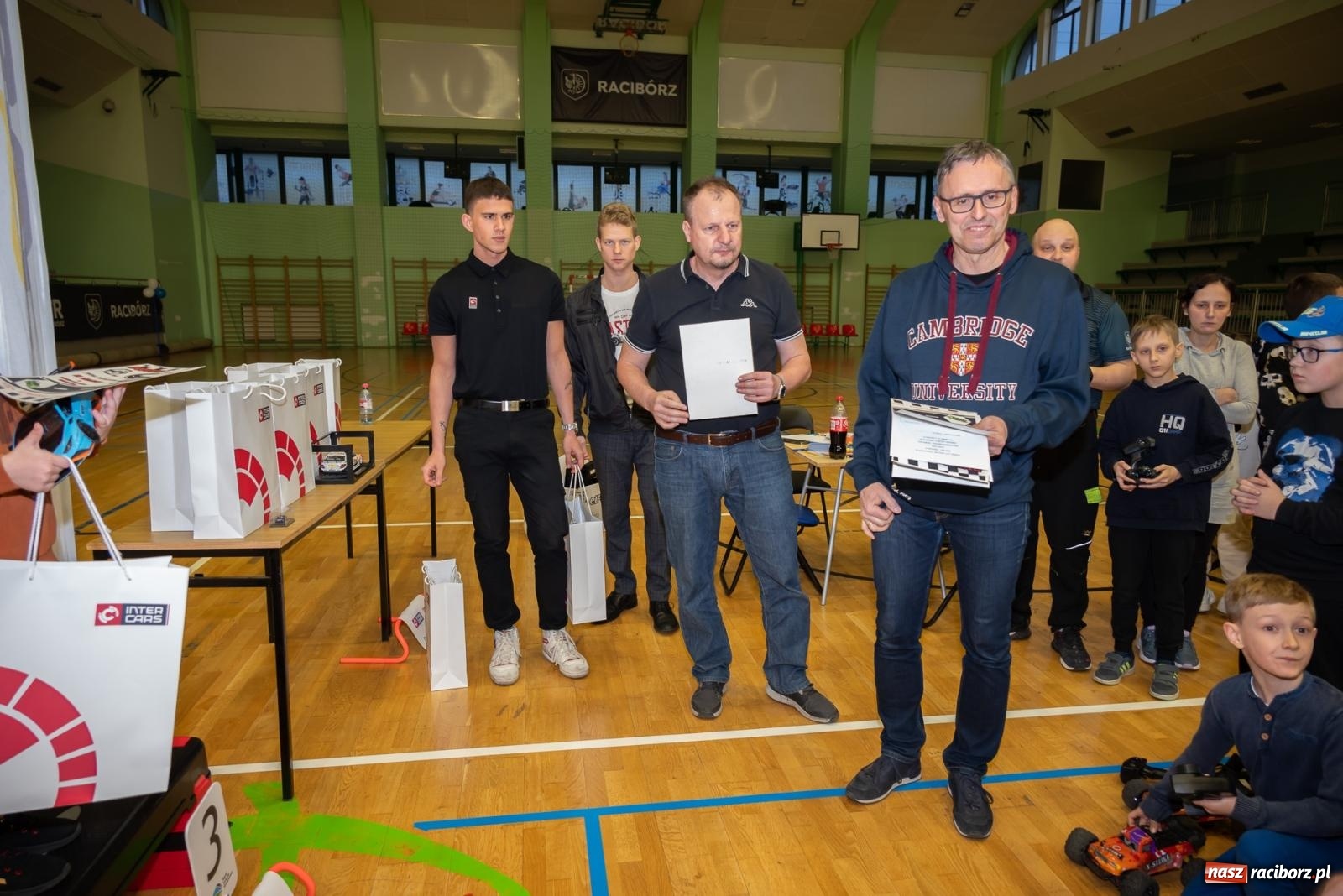Zdjęcie w galerii na portalu naszraciborz.pl: Turniej aut zdalnie sterowanych zgromadził całe rodziny [FOTO i WIDEO] wiadomości z regionu