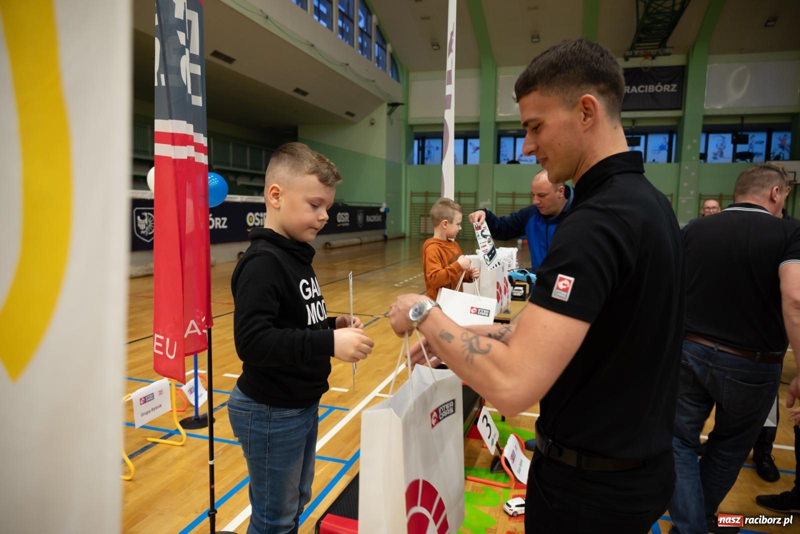 Zdjęcie w galerii na portalu naszraciborz.pl: Turniej aut zdalnie sterowanych zgromadził całe rodziny [FOTO i WIDEO] wiadomości z regionu