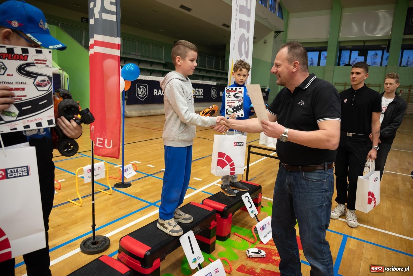 Zdjęcie w galerii na portalu naszraciborz.pl: Turniej aut zdalnie sterowanych zgromadził całe rodziny [FOTO i WIDEO] wiadomości z regionu