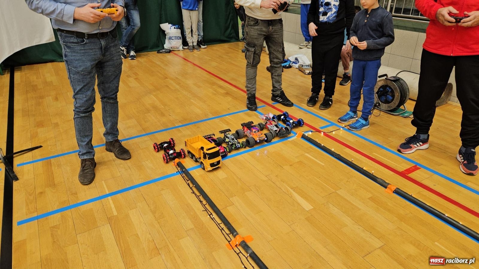 Zdjęcie w galerii na portalu naszraciborz.pl: Turniej aut zdalnie sterowanych zgromadził całe rodziny [FOTO i WIDEO] wiadomości z regionu