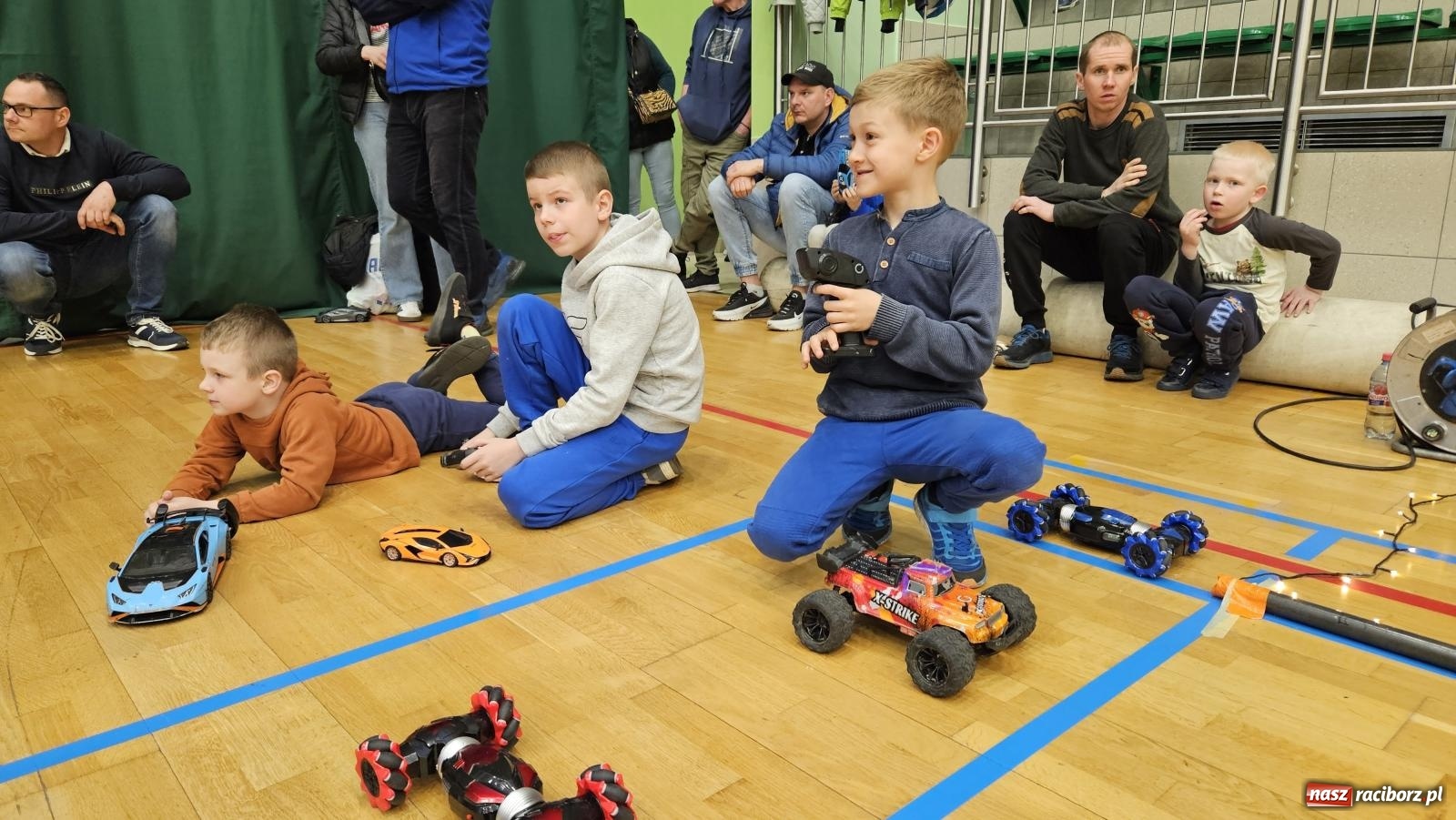 Zdjęcie w galerii na portalu naszraciborz.pl: Turniej aut zdalnie sterowanych zgromadził całe rodziny [FOTO i WIDEO] wiadomości z regionu