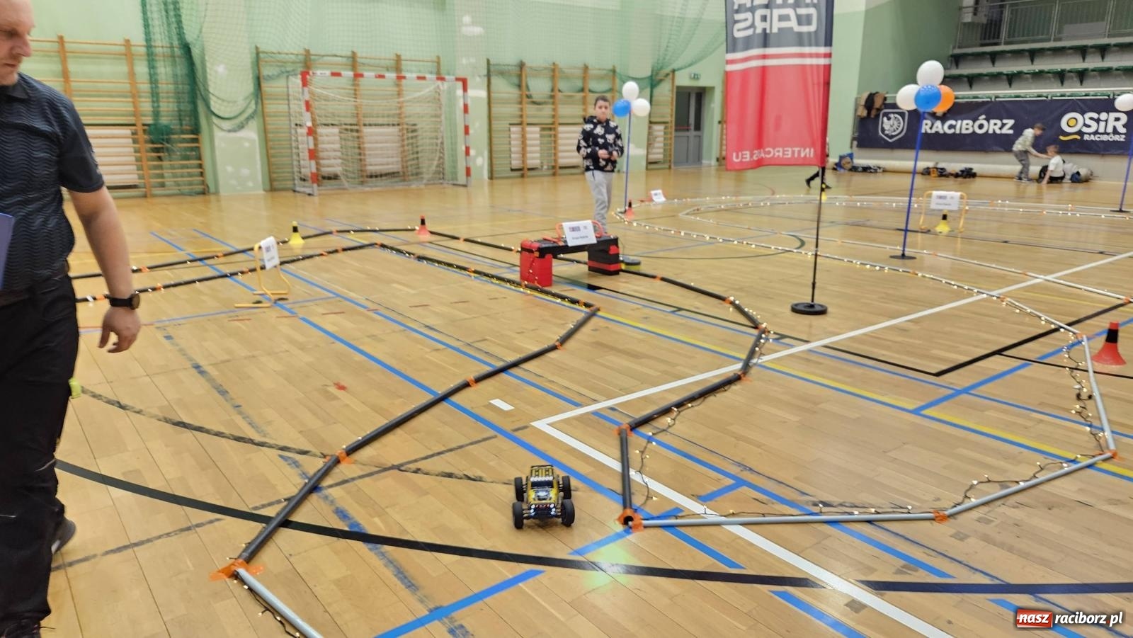 Zdjęcie w galerii na portalu naszraciborz.pl: Turniej aut zdalnie sterowanych zgromadził całe rodziny [FOTO i WIDEO] wiadomości z regionu