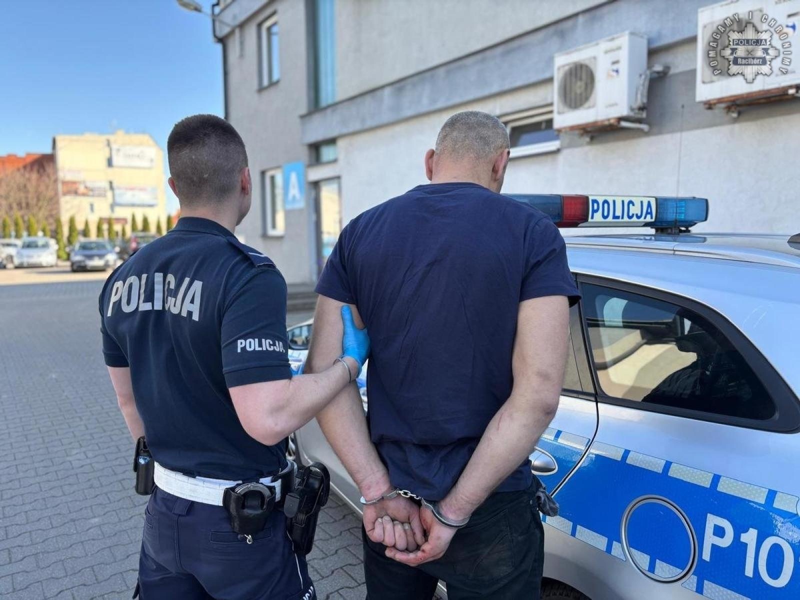 Zdjęcie w galerii na portalu naszraciborz.pl: Ucieczka przed policją zakończona wypadkiem i zatrzymaniem wiadomości z regionu