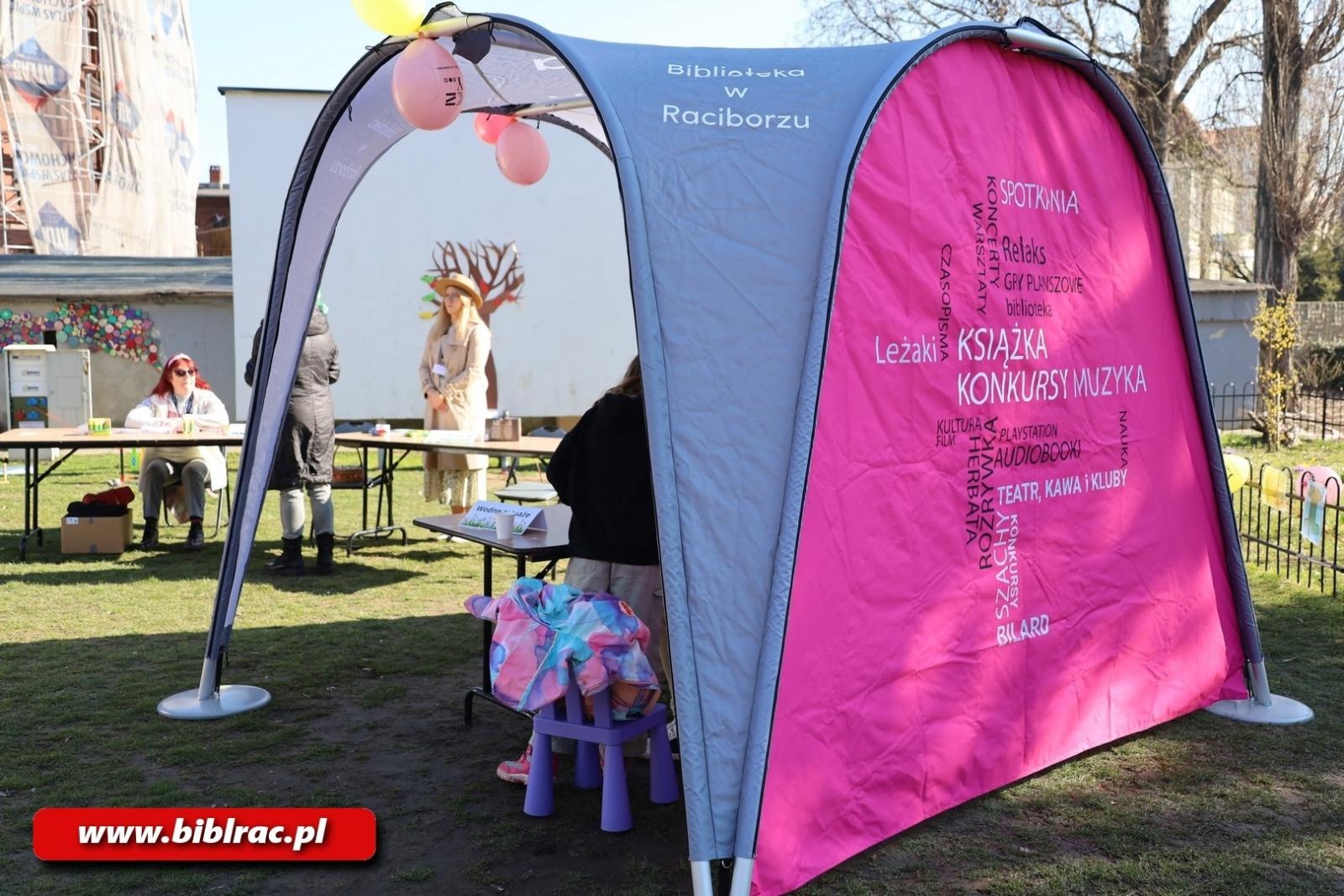 Zdjęcie w galerii na portalu naszraciborz.pl: Witaj wiosno! Biblioteka na Pikniku w Ogródku Jordanowskim wiadomości z regionu