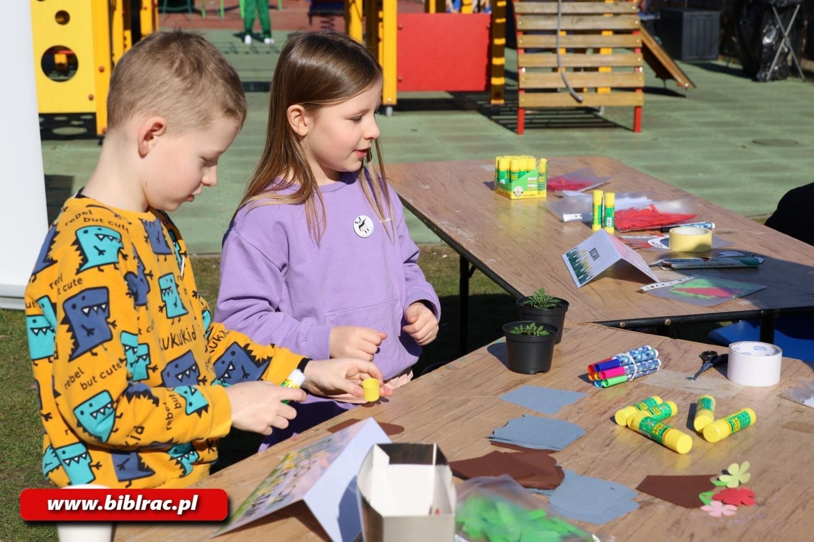 Zdjęcie w galerii na portalu naszraciborz.pl: Witaj wiosno! Biblioteka na Pikniku w Ogródku Jordanowskim wiadomości z regionu